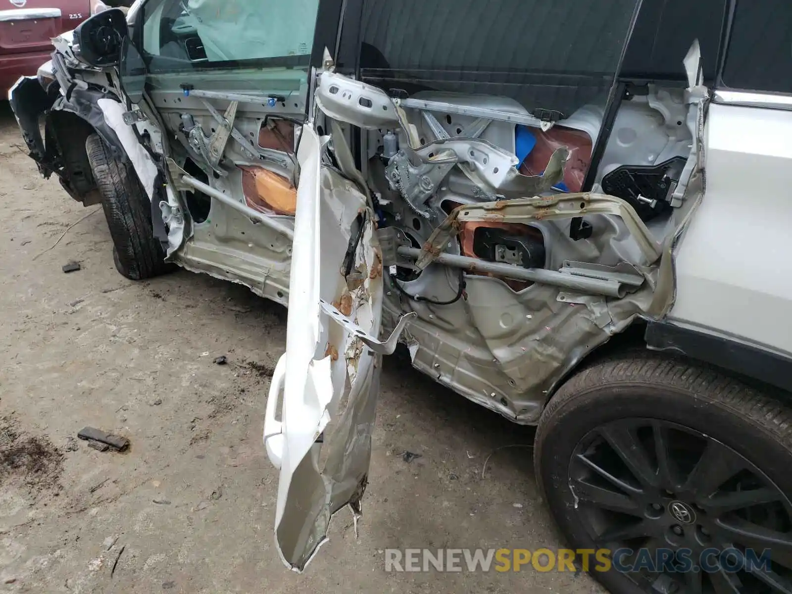 10 Photograph of a damaged car 5TDJZRFHXKS726055 TOYOTA HIGHLANDER 2019