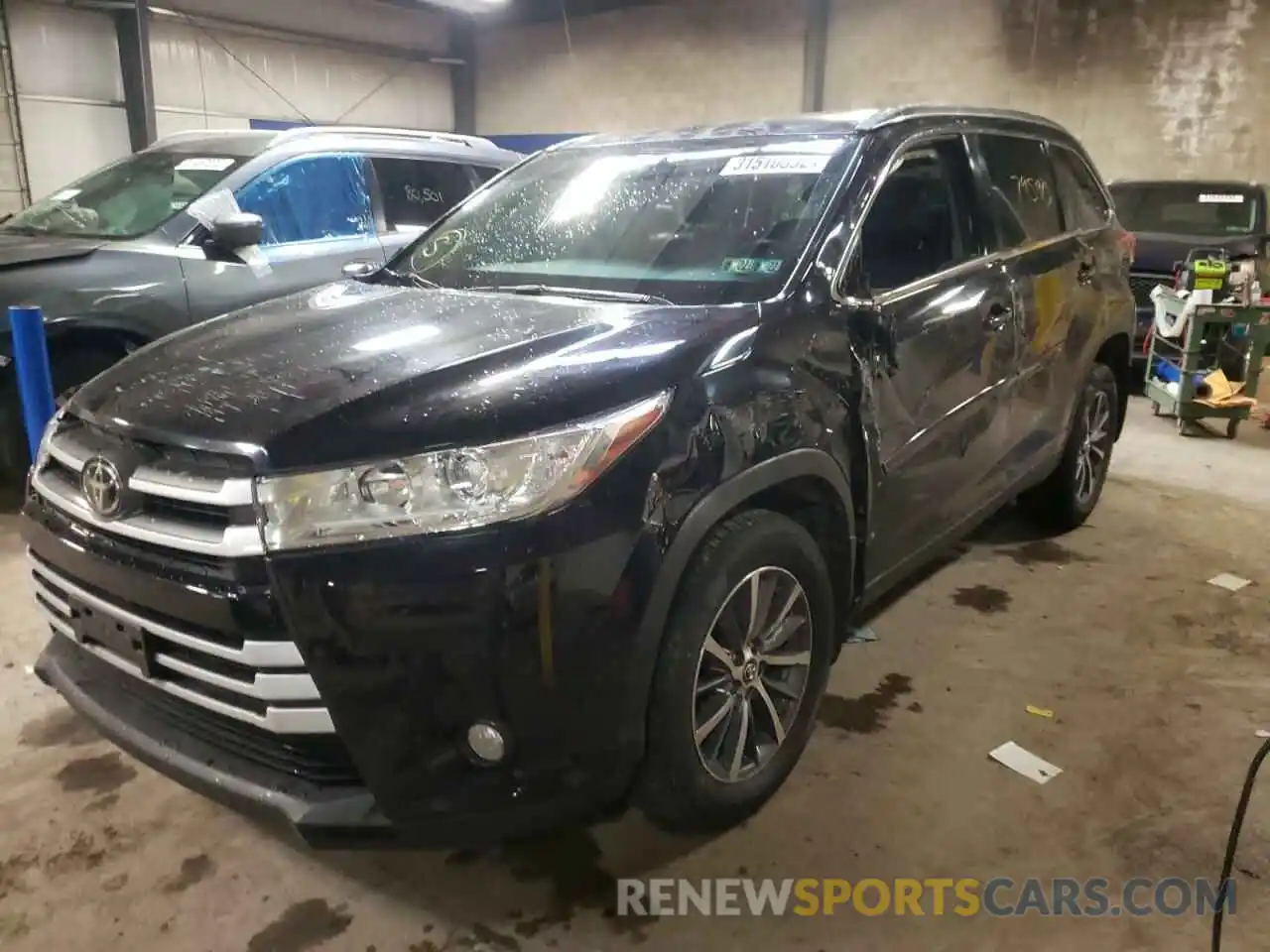 2 Photograph of a damaged car 5TDJZRFHXKS728498 TOYOTA HIGHLANDER 2019