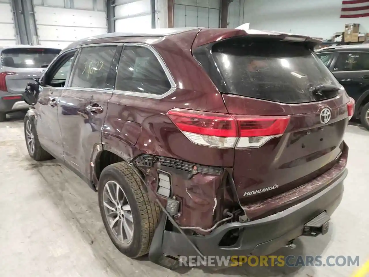 3 Photograph of a damaged car 5TDJZRFHXKS730347 TOYOTA HIGHLANDER 2019