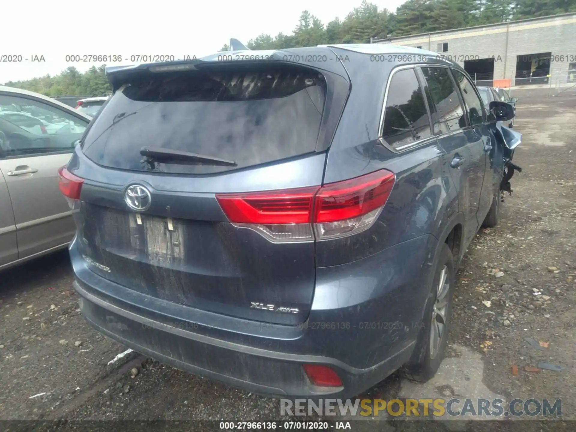 4 Photograph of a damaged car 5TDJZRFHXKS731241 TOYOTA HIGHLANDER 2019