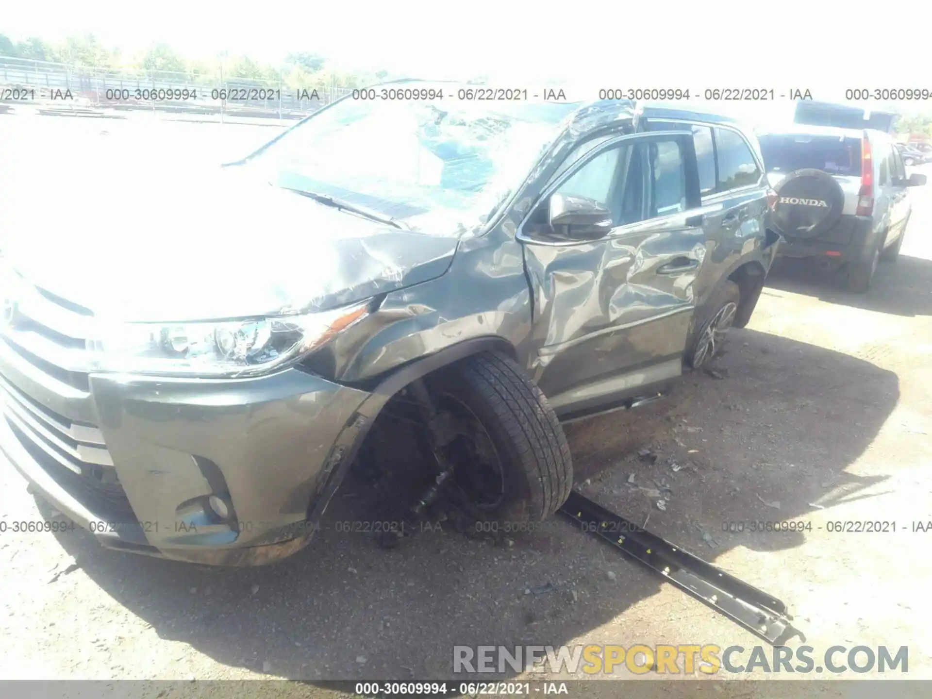 2 Photograph of a damaged car 5TDJZRFHXKS732681 TOYOTA HIGHLANDER 2019