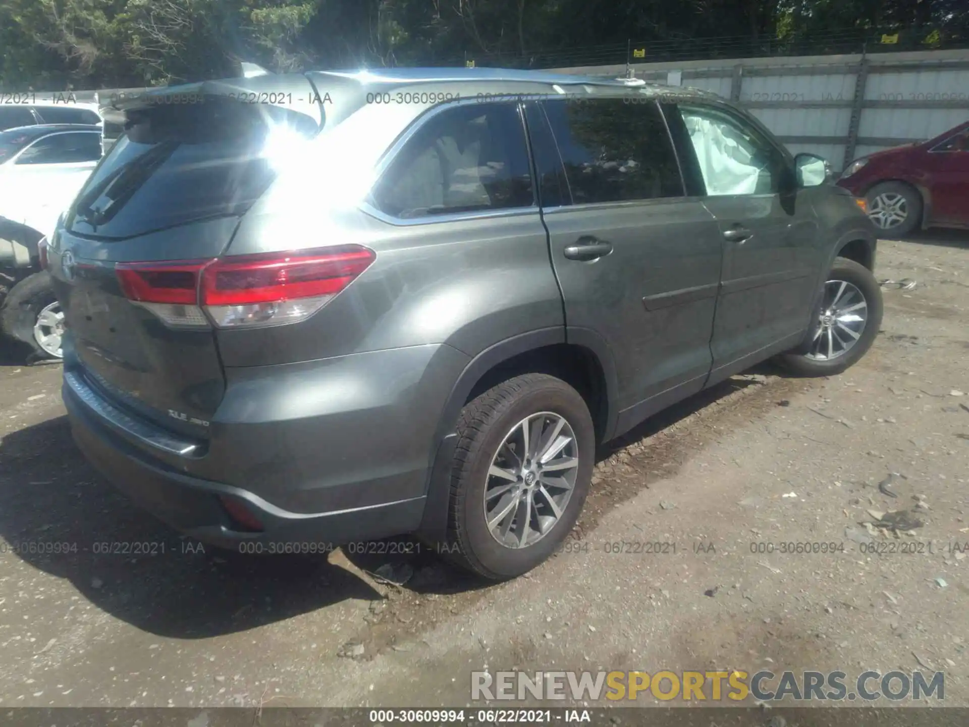 4 Фотография поврежденного автомобиля 5TDJZRFHXKS732681 TOYOTA HIGHLANDER 2019