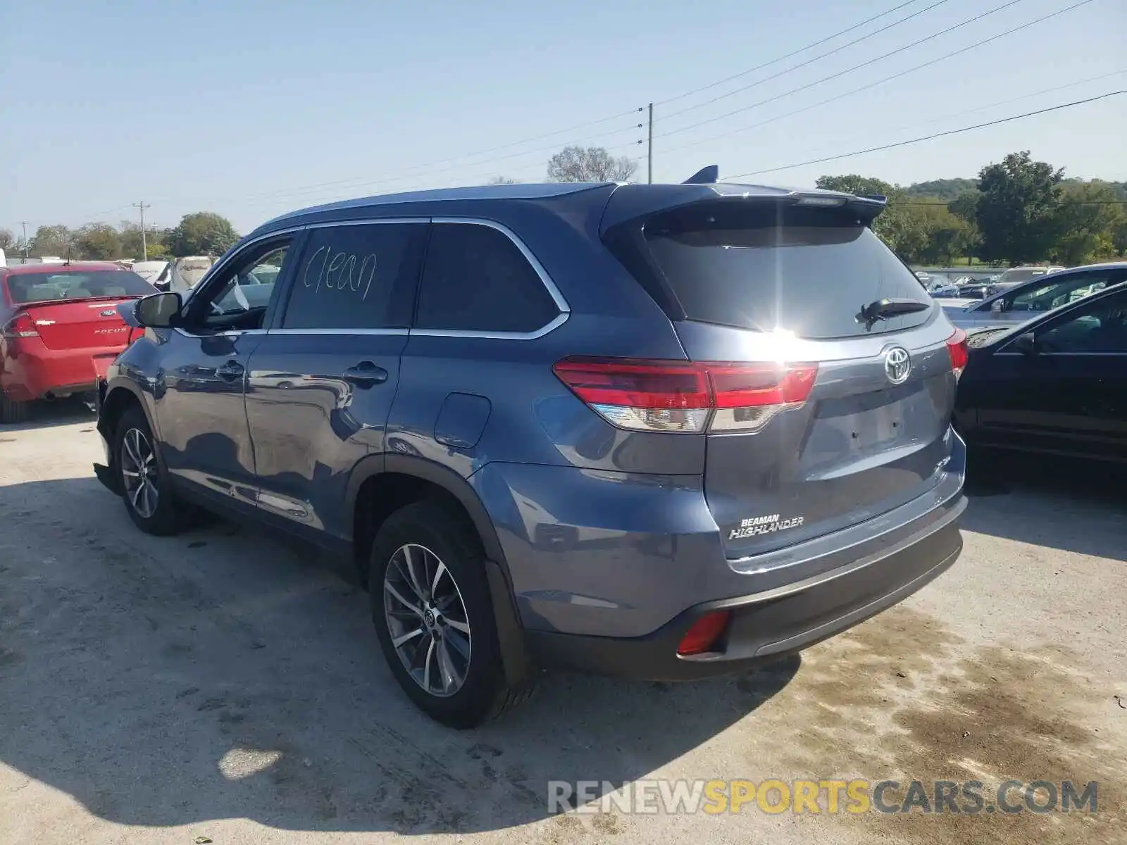 3 Photograph of a damaged car 5TDJZRFHXKS741302 TOYOTA HIGHLANDER 2019