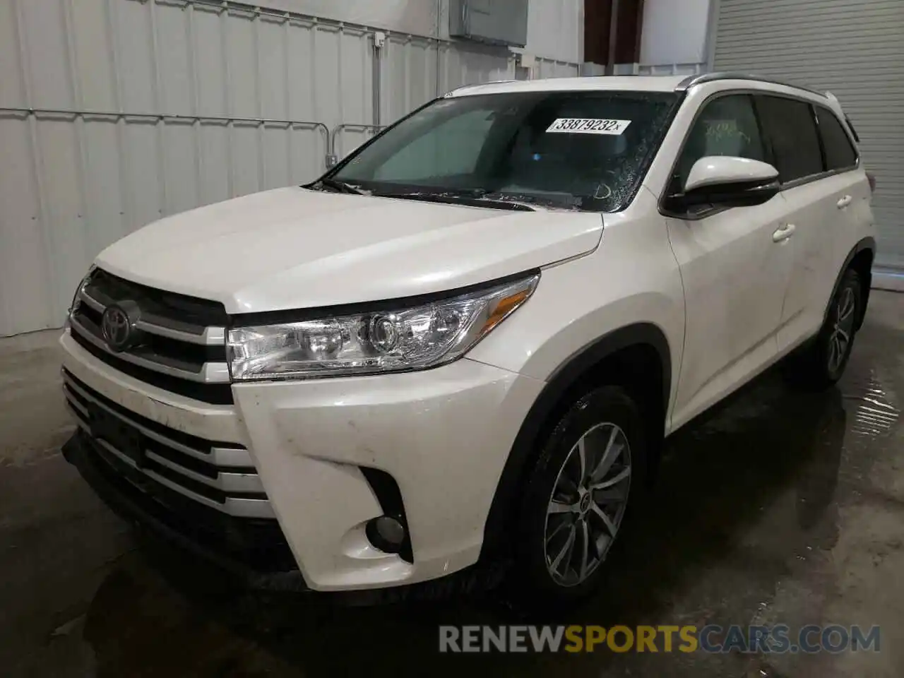 2 Photograph of a damaged car 5TDJZRFHXKS743261 TOYOTA HIGHLANDER 2019