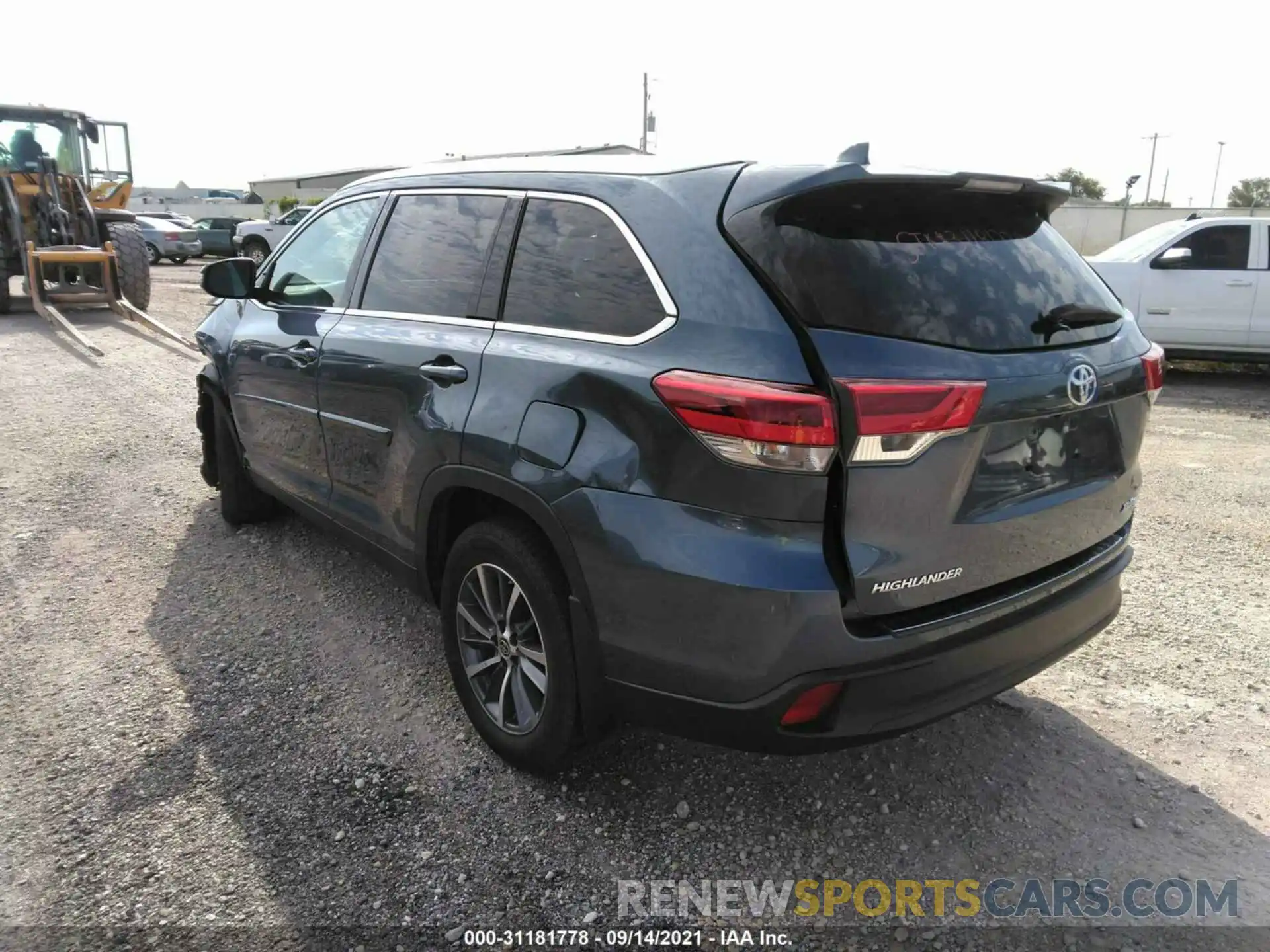 3 Photograph of a damaged car 5TDJZRFHXKS747357 TOYOTA HIGHLANDER 2019