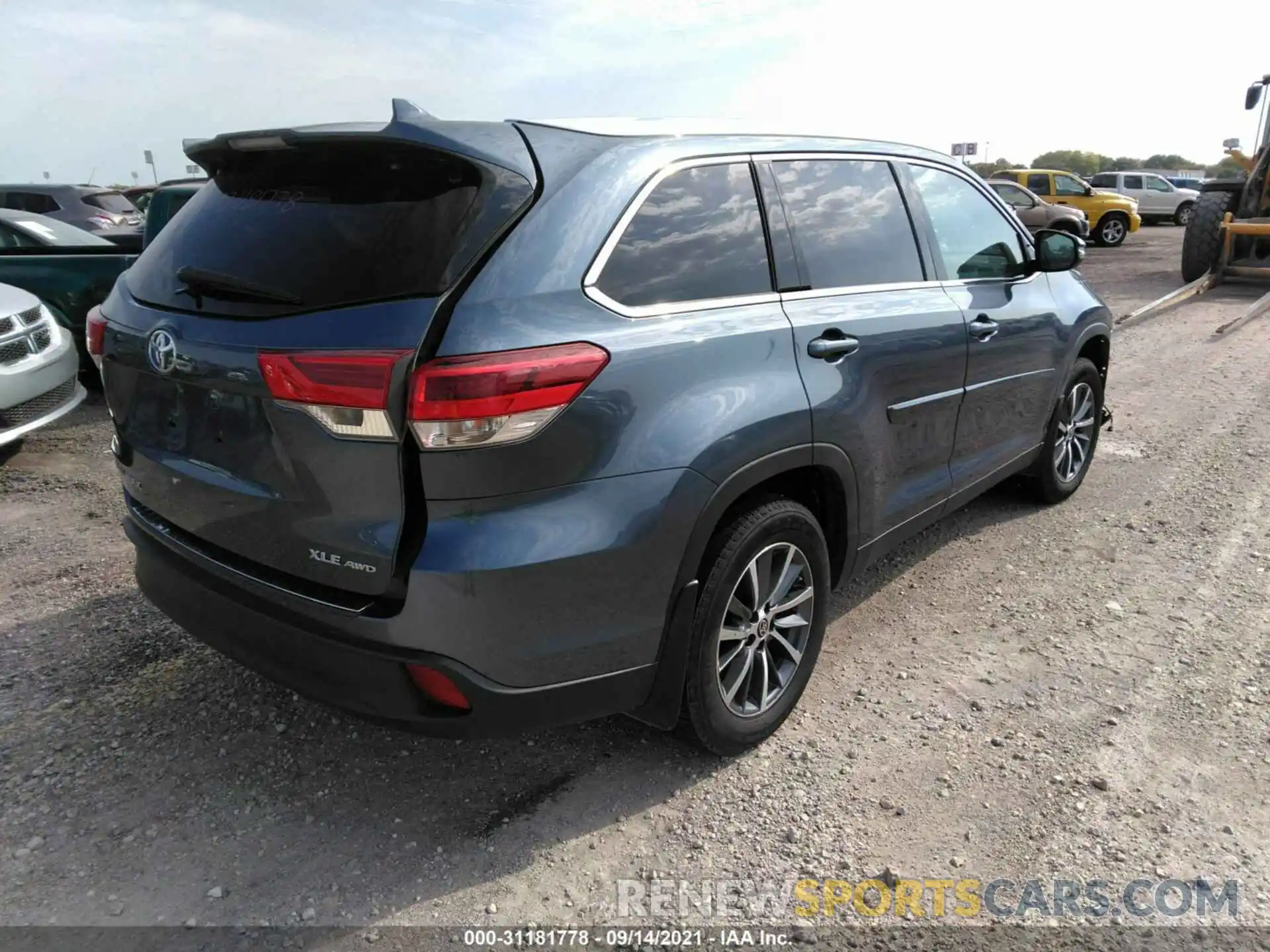 4 Фотография поврежденного автомобиля 5TDJZRFHXKS747357 TOYOTA HIGHLANDER 2019