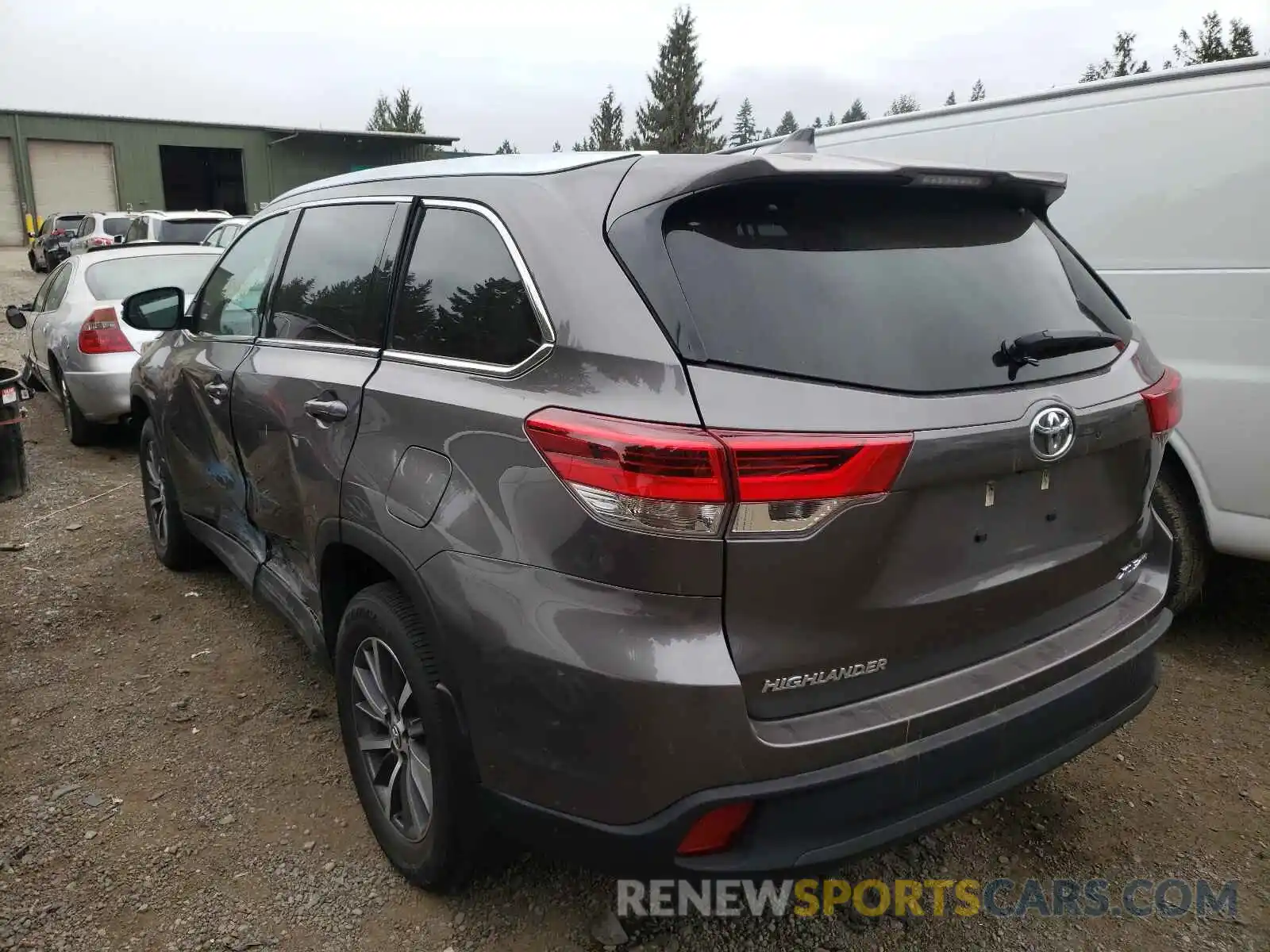 3 Photograph of a damaged car 5TDJZRFHXKS916826 TOYOTA HIGHLANDER 2019