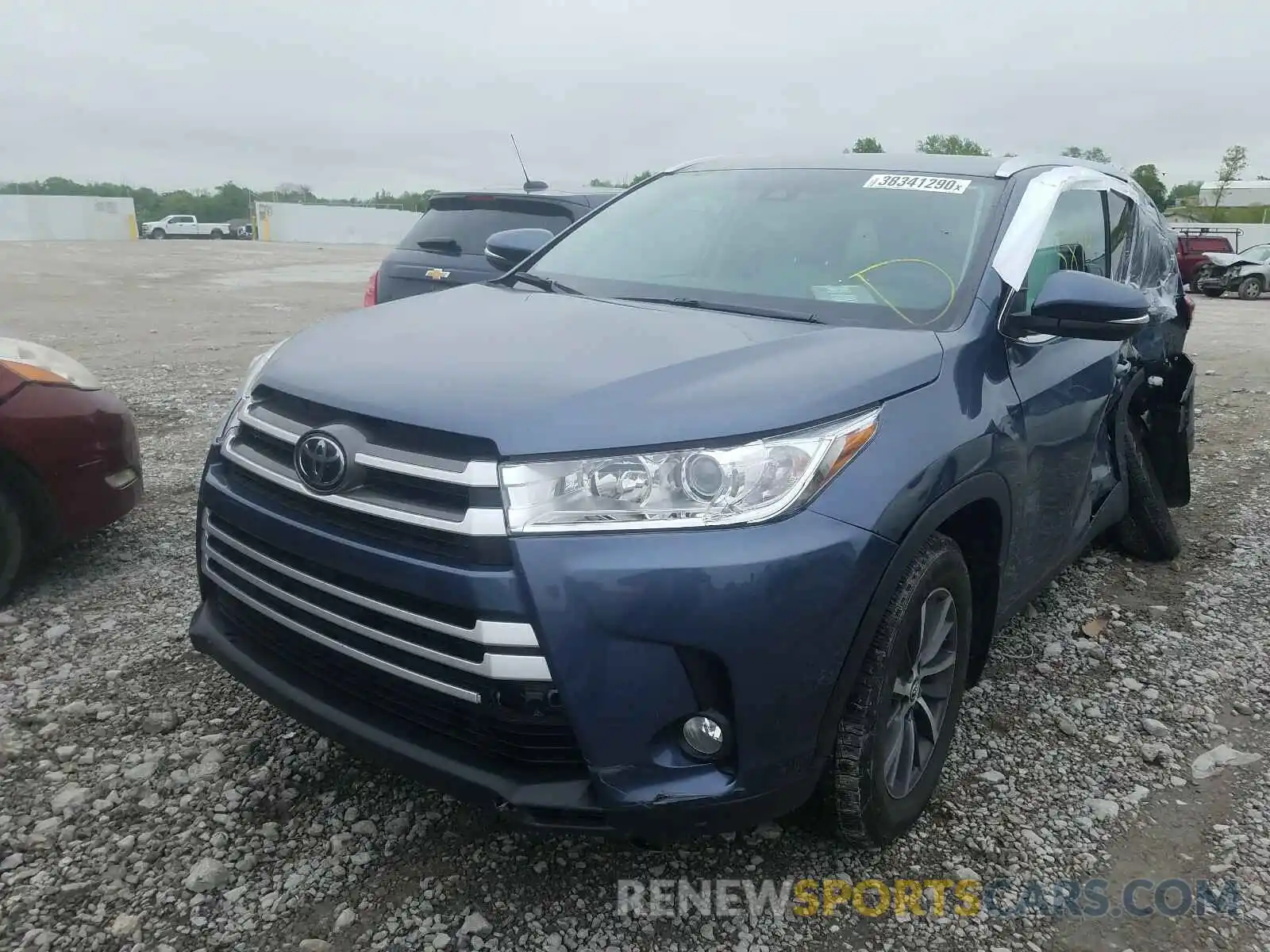 2 Photograph of a damaged car 5TDJZRFHXKS919922 TOYOTA HIGHLANDER 2019