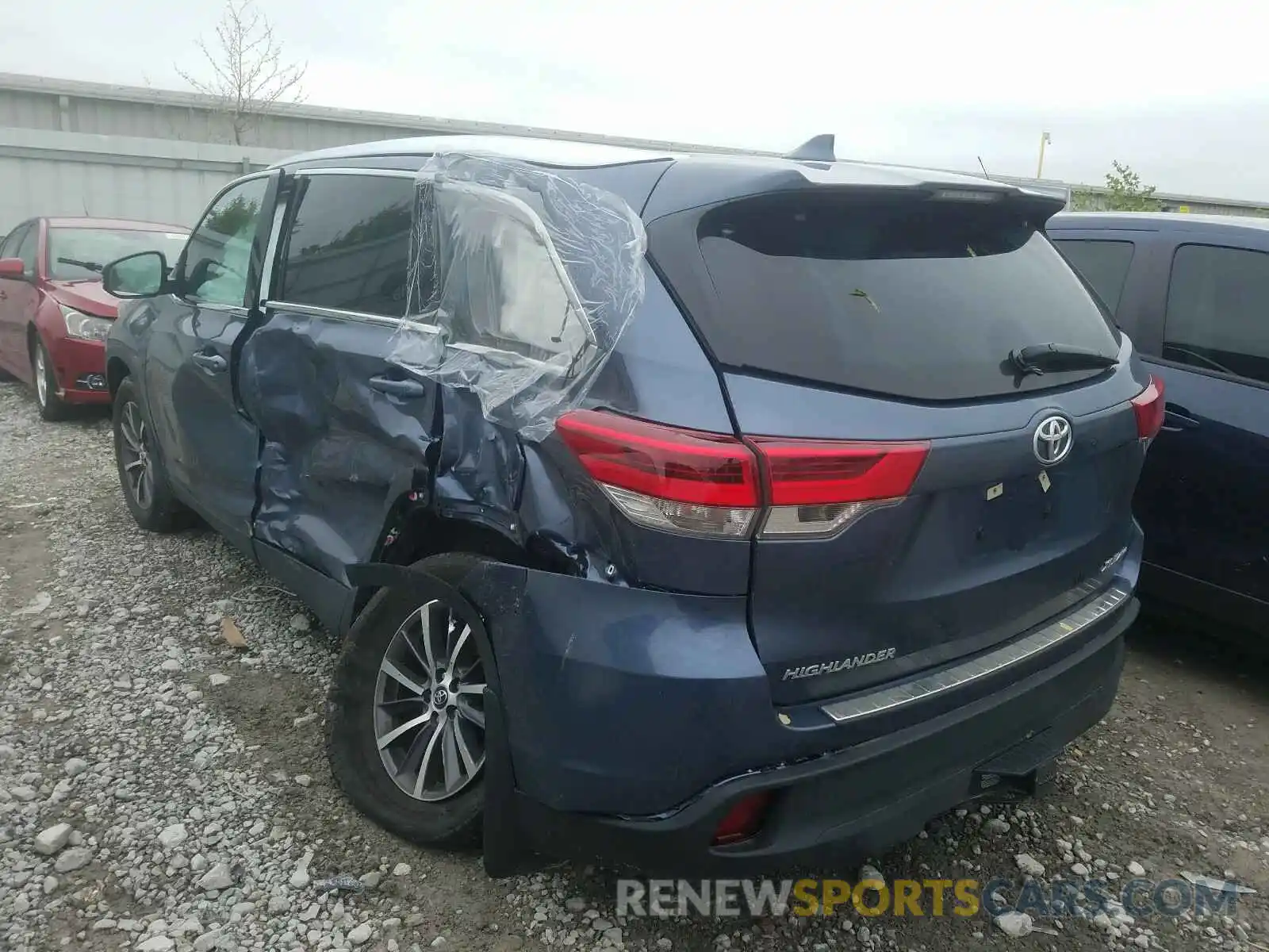 3 Photograph of a damaged car 5TDJZRFHXKS919922 TOYOTA HIGHLANDER 2019