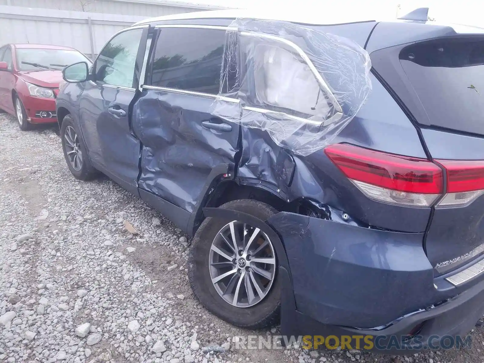 9 Photograph of a damaged car 5TDJZRFHXKS919922 TOYOTA HIGHLANDER 2019