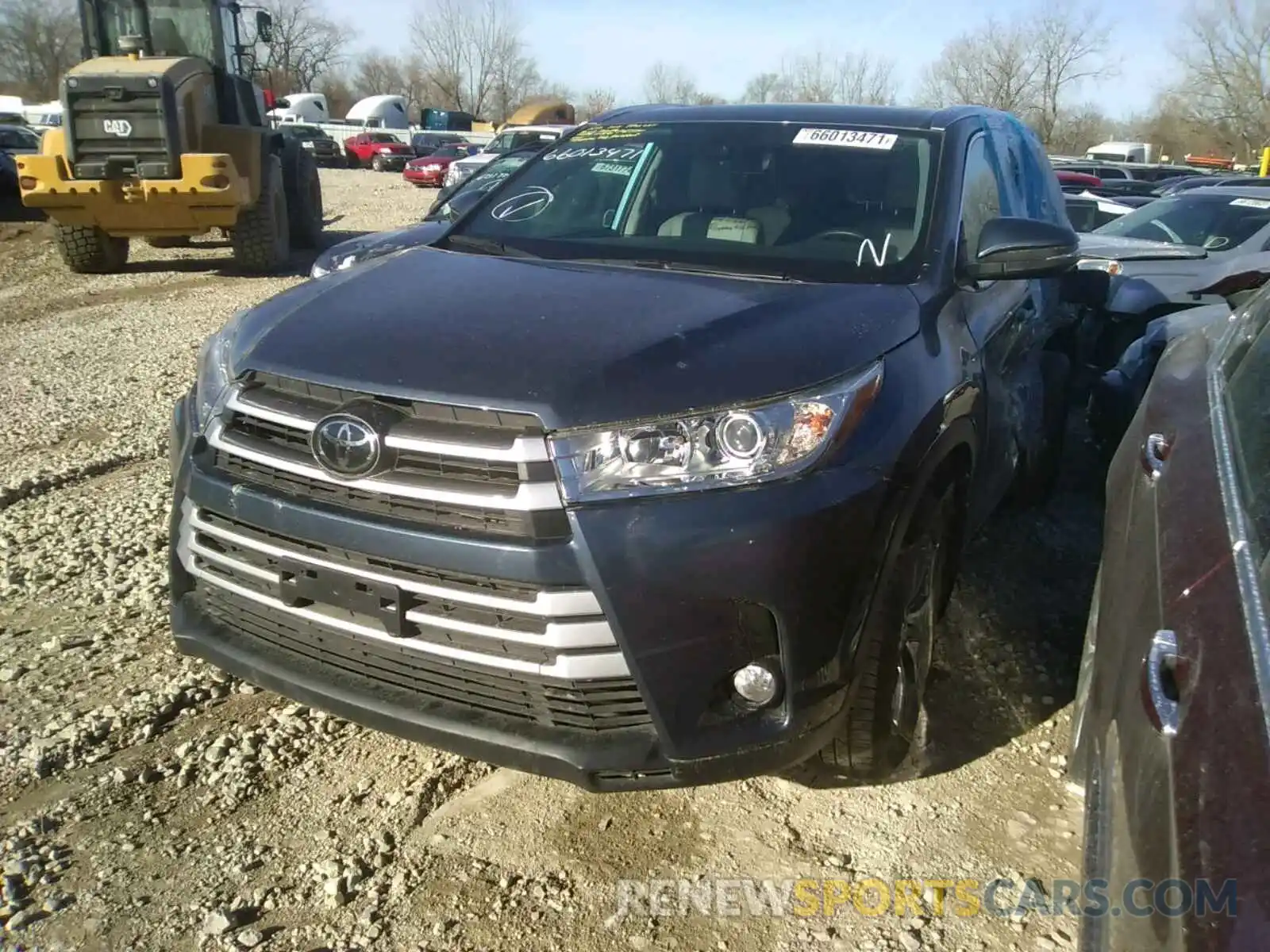 2 Photograph of a damaged car 5TDJZRFHXKS921069 TOYOTA HIGHLANDER 2019