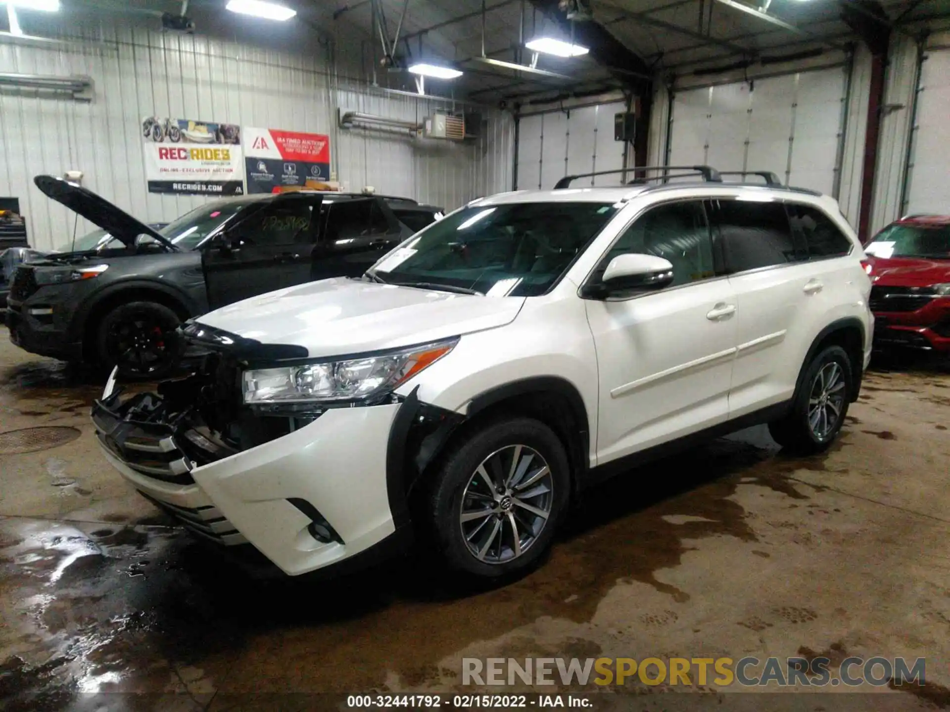 2 Photograph of a damaged car 5TDJZRFHXKS926501 TOYOTA HIGHLANDER 2019