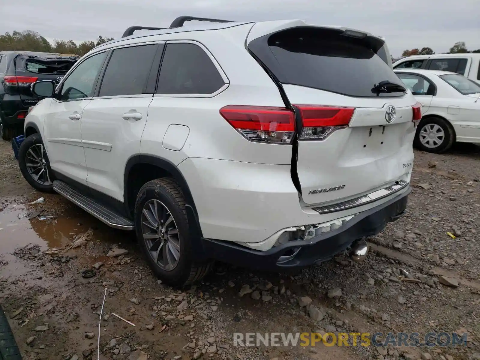 3 Photograph of a damaged car 5TDJZRFHXKS932170 TOYOTA HIGHLANDER 2019