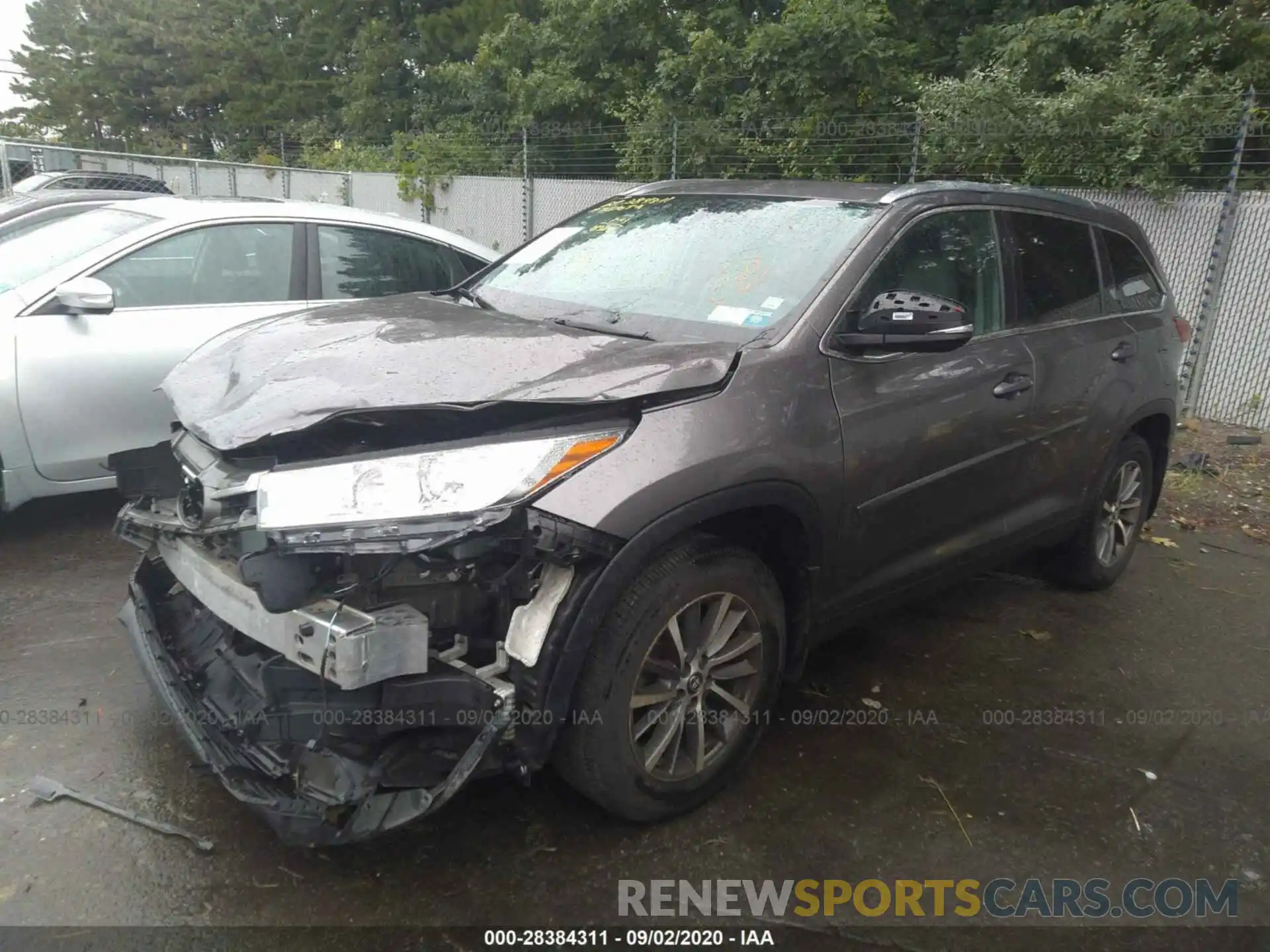 2 Photograph of a damaged car 5TDJZRFHXKS936901 TOYOTA HIGHLANDER 2019