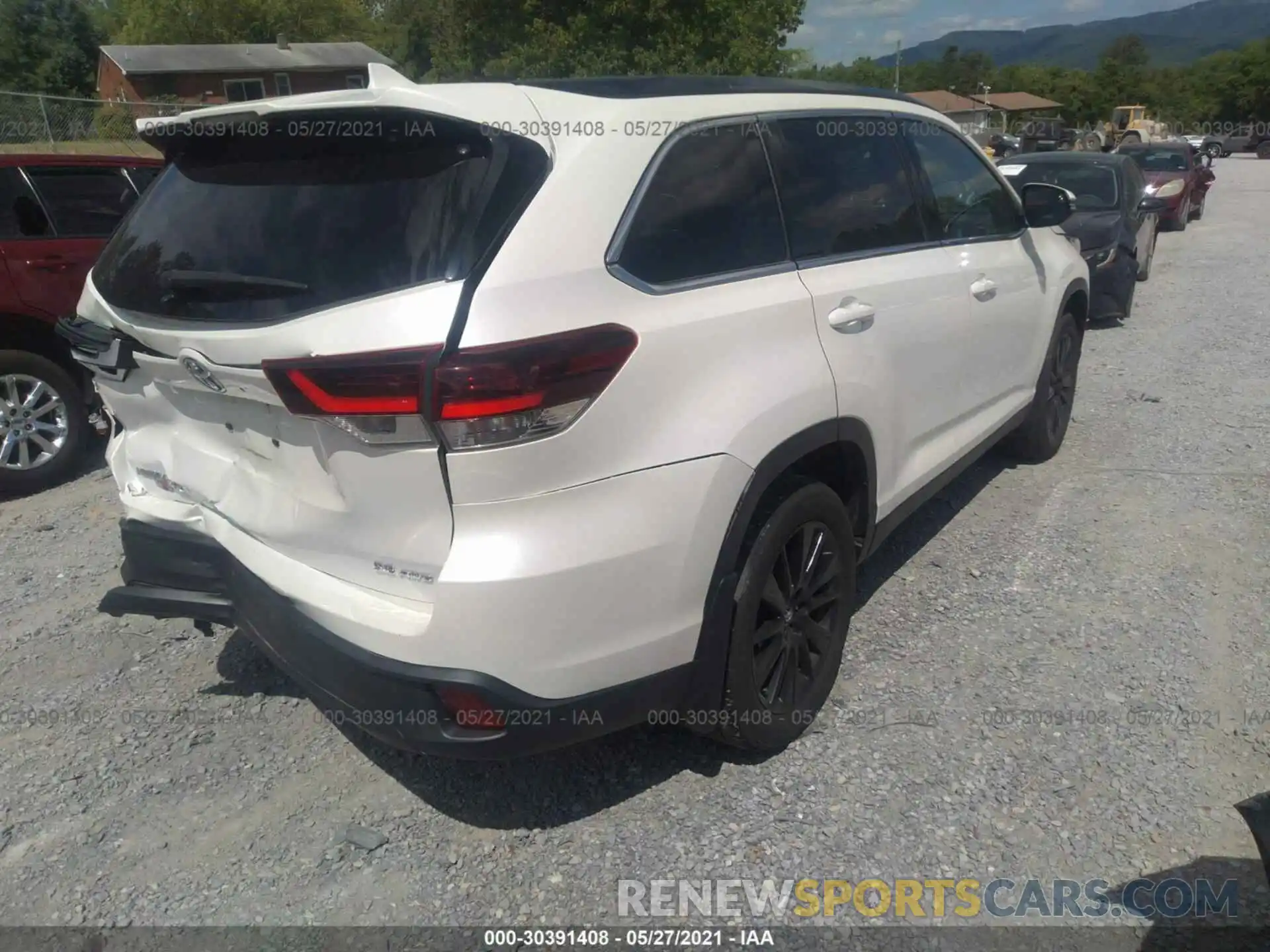 4 Photograph of a damaged car 5TDJZRFHXKS937613 TOYOTA HIGHLANDER 2019