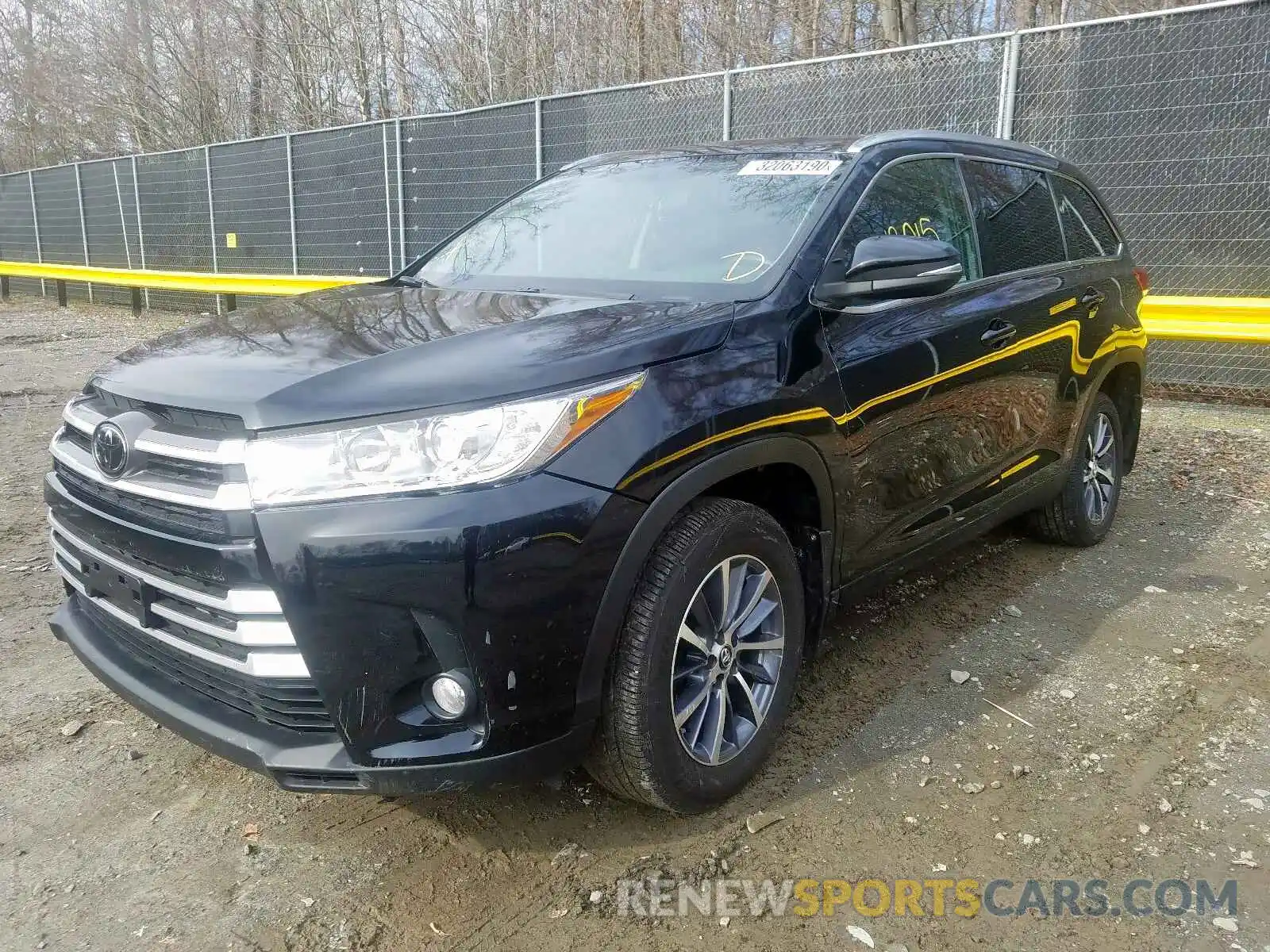 2 Photograph of a damaged car 5TDJZRFHXKS938440 TOYOTA HIGHLANDER 2019