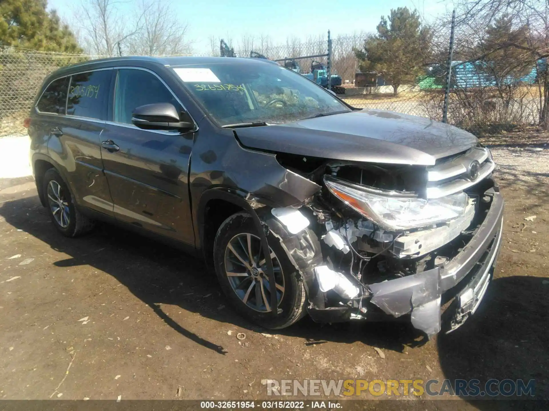 1 Photograph of a damaged car 5TDJZRFHXKS939569 TOYOTA HIGHLANDER 2019