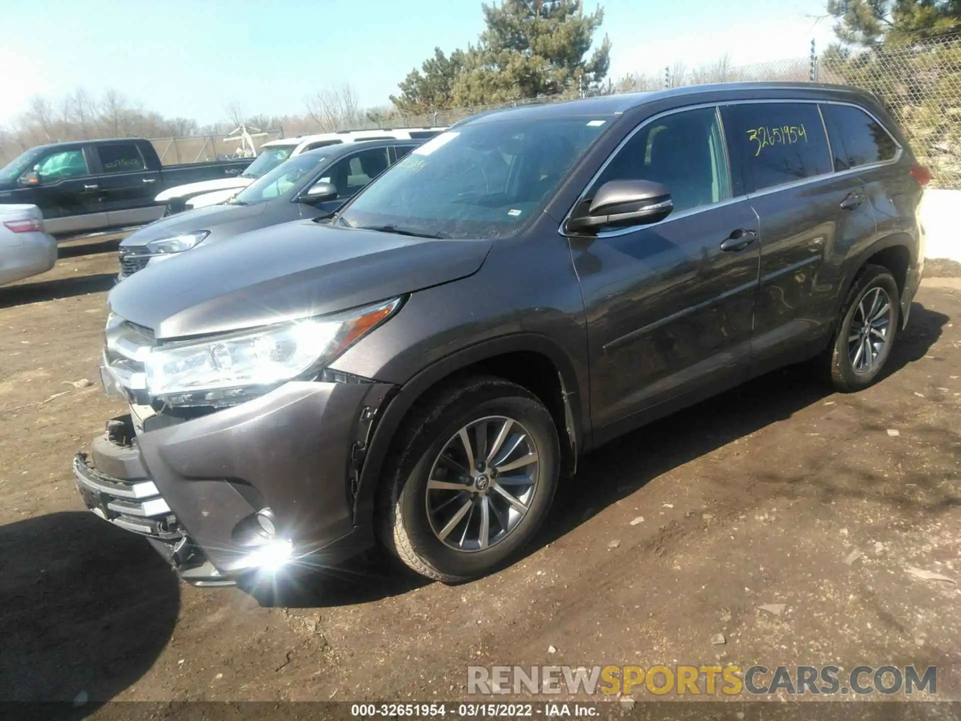 2 Photograph of a damaged car 5TDJZRFHXKS939569 TOYOTA HIGHLANDER 2019