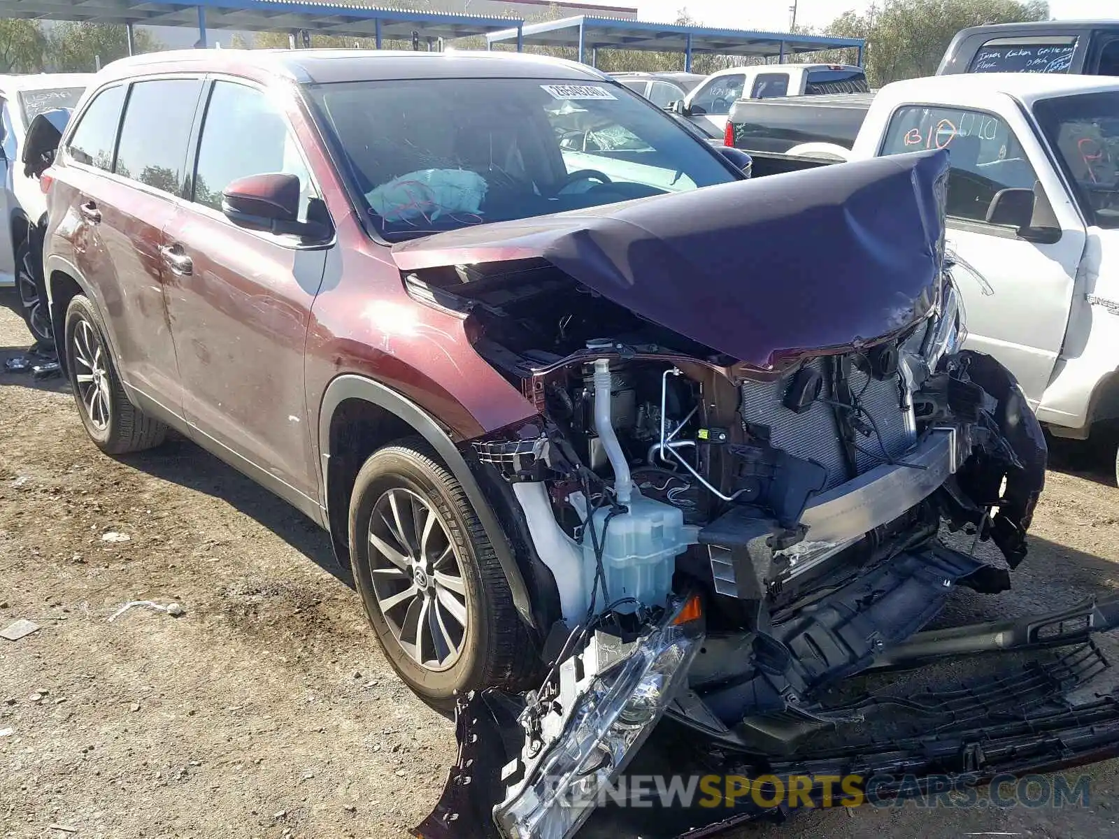 1 Photograph of a damaged car 5TDJZRFHXKS943136 TOYOTA HIGHLANDER 2019