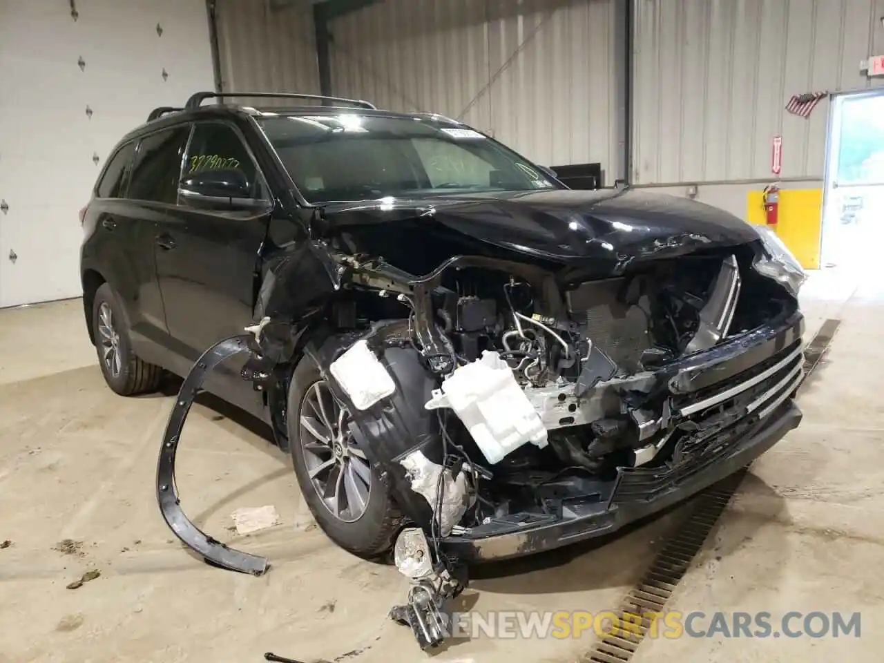 1 Photograph of a damaged car 5TDJZRFHXKS948630 TOYOTA HIGHLANDER 2019