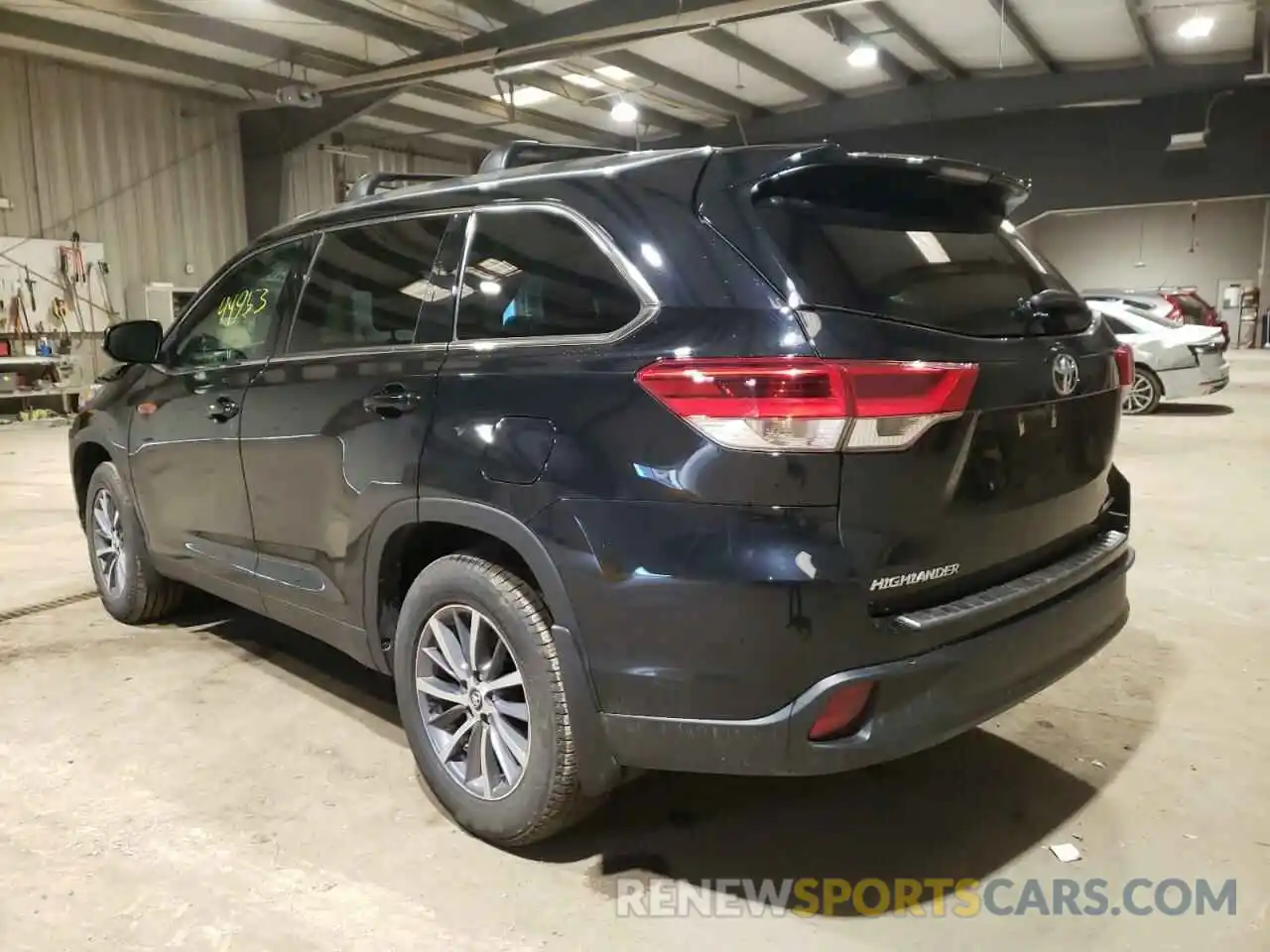 3 Photograph of a damaged car 5TDJZRFHXKS948630 TOYOTA HIGHLANDER 2019