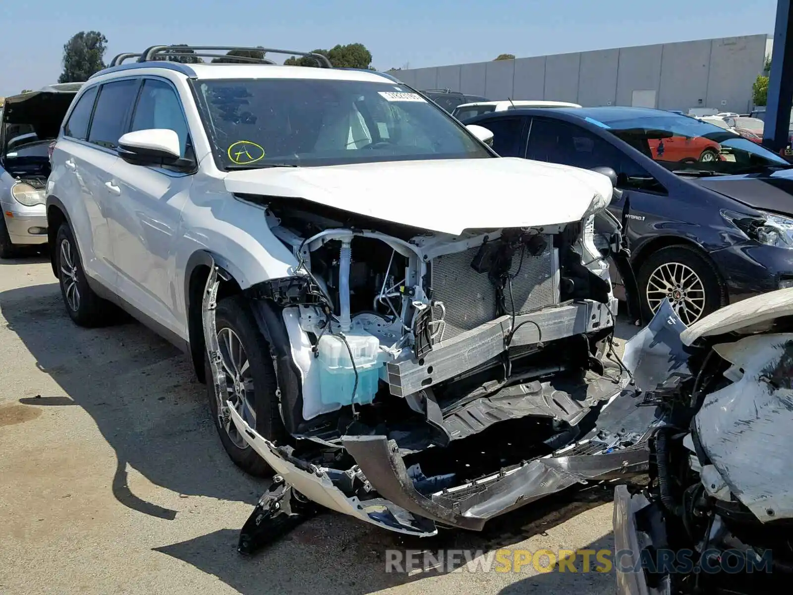 1 Photograph of a damaged car 5TDJZRFHXKS949485 TOYOTA HIGHLANDER 2019