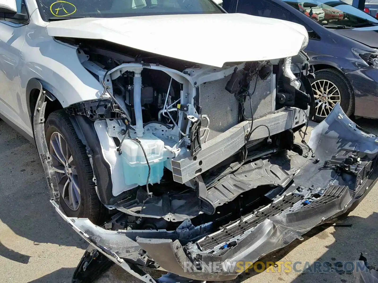 9 Photograph of a damaged car 5TDJZRFHXKS949485 TOYOTA HIGHLANDER 2019