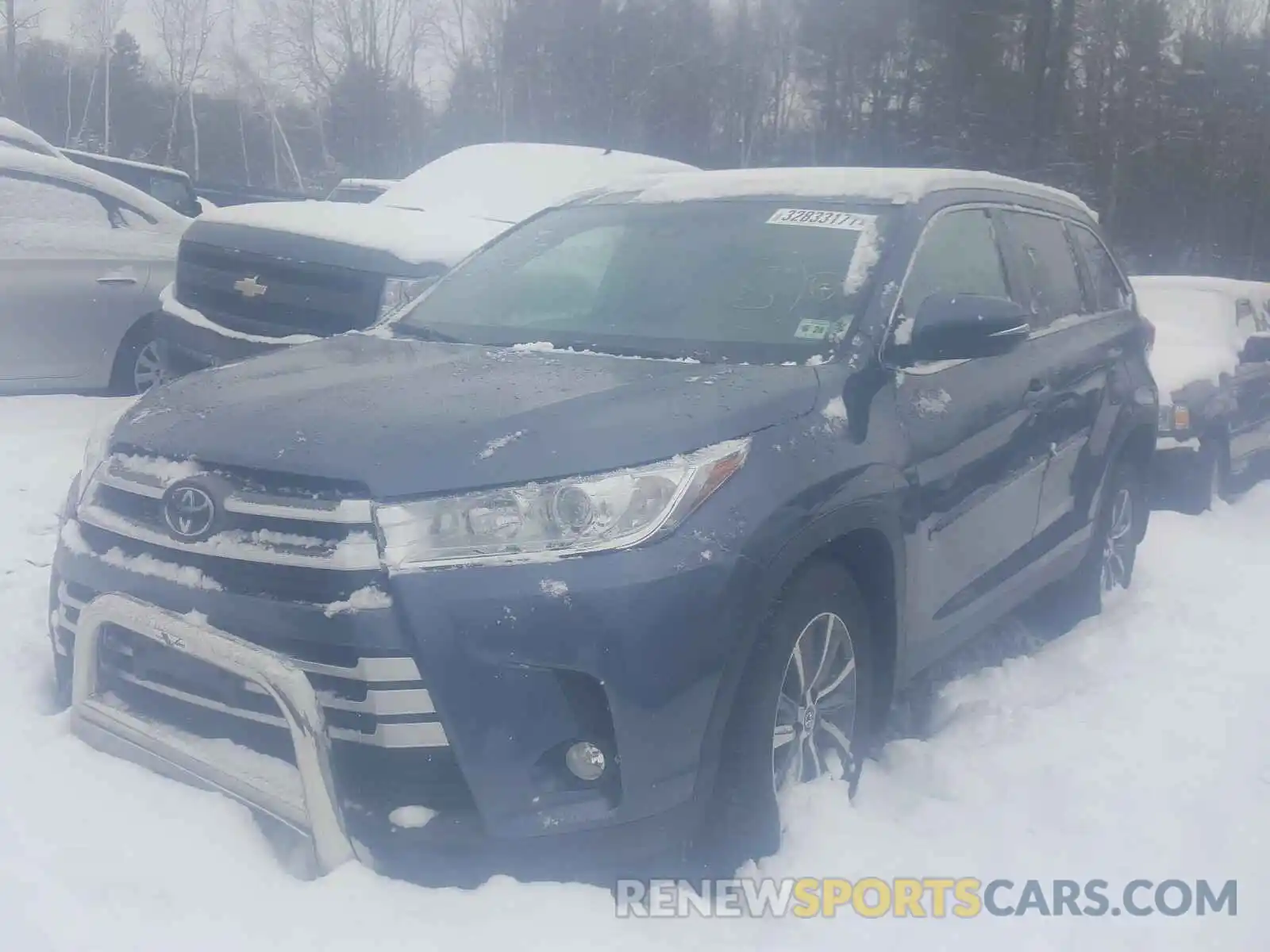 2 Photograph of a damaged car 5TDJZRFHXKS956596 TOYOTA HIGHLANDER 2019