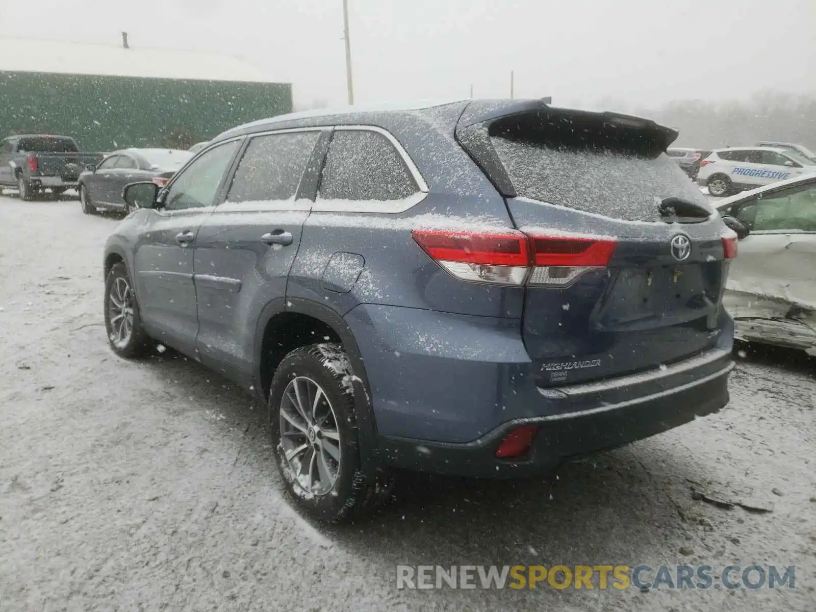 3 Photograph of a damaged car 5TDJZRFHXKS956596 TOYOTA HIGHLANDER 2019