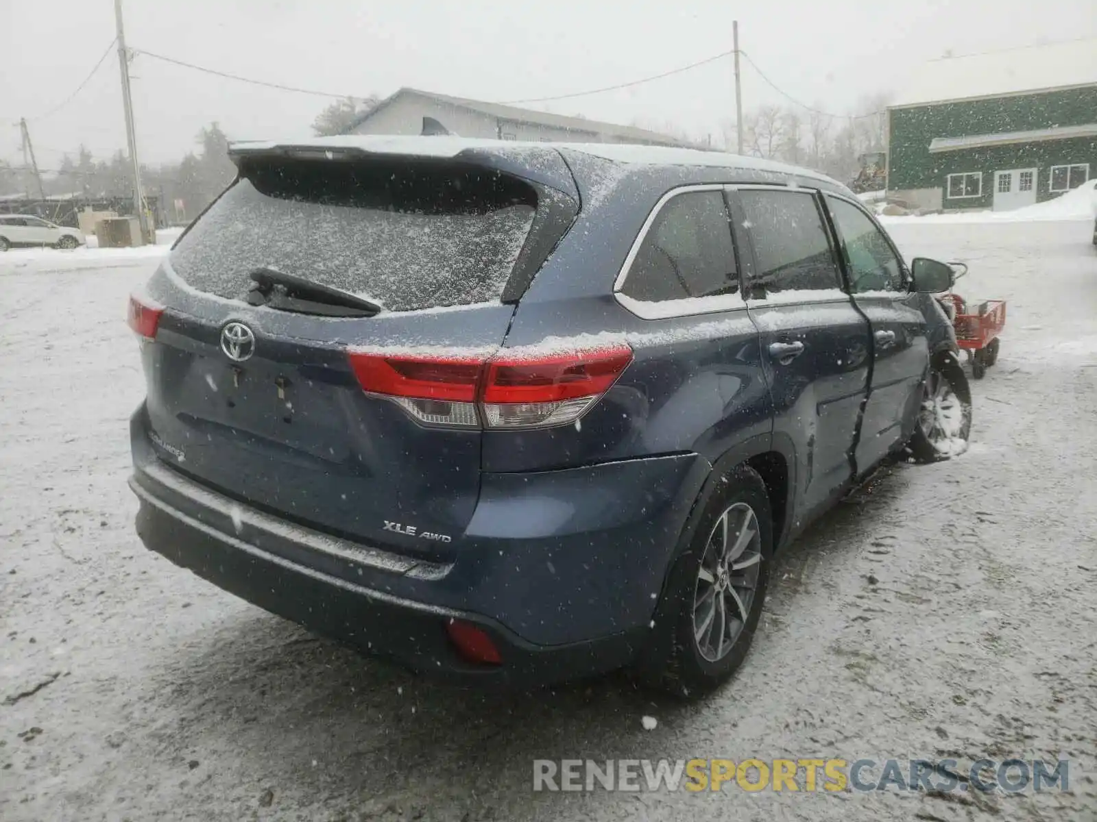 4 Photograph of a damaged car 5TDJZRFHXKS956596 TOYOTA HIGHLANDER 2019