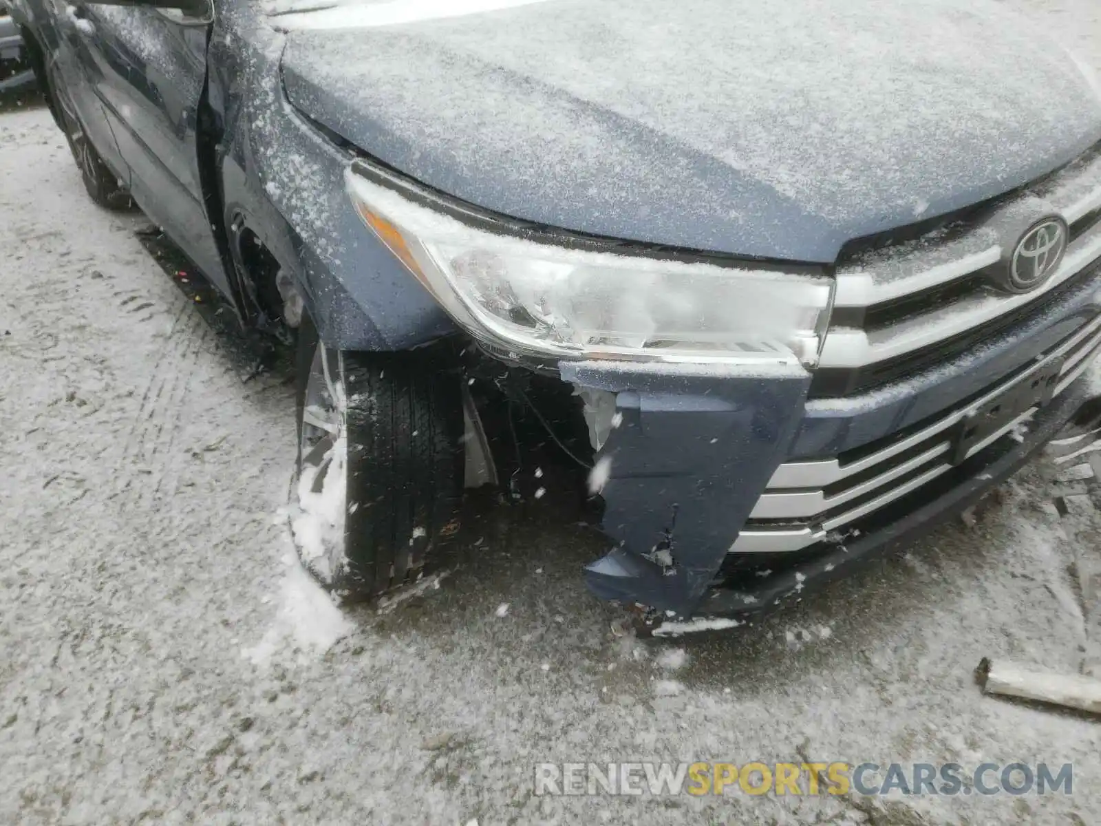 9 Photograph of a damaged car 5TDJZRFHXKS956596 TOYOTA HIGHLANDER 2019