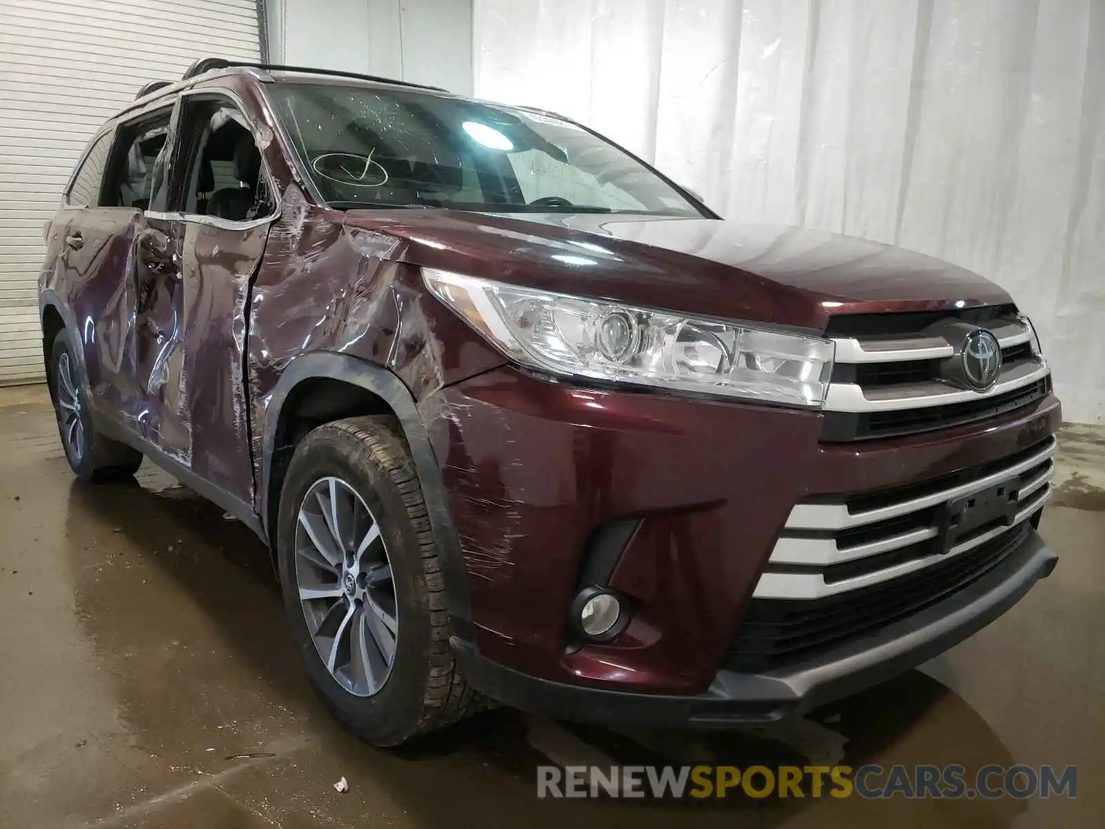 1 Photograph of a damaged car 5TDJZRFHXKS957800 TOYOTA HIGHLANDER 2019