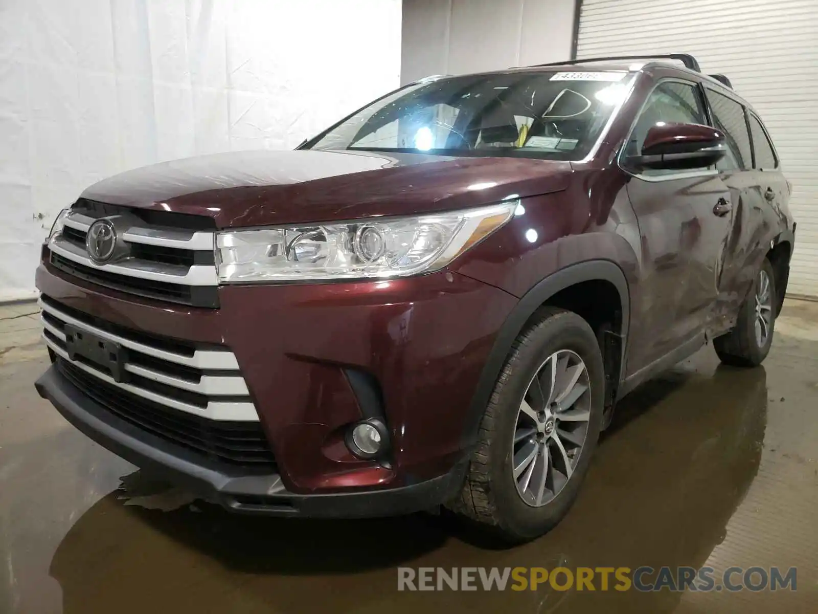 2 Photograph of a damaged car 5TDJZRFHXKS957800 TOYOTA HIGHLANDER 2019