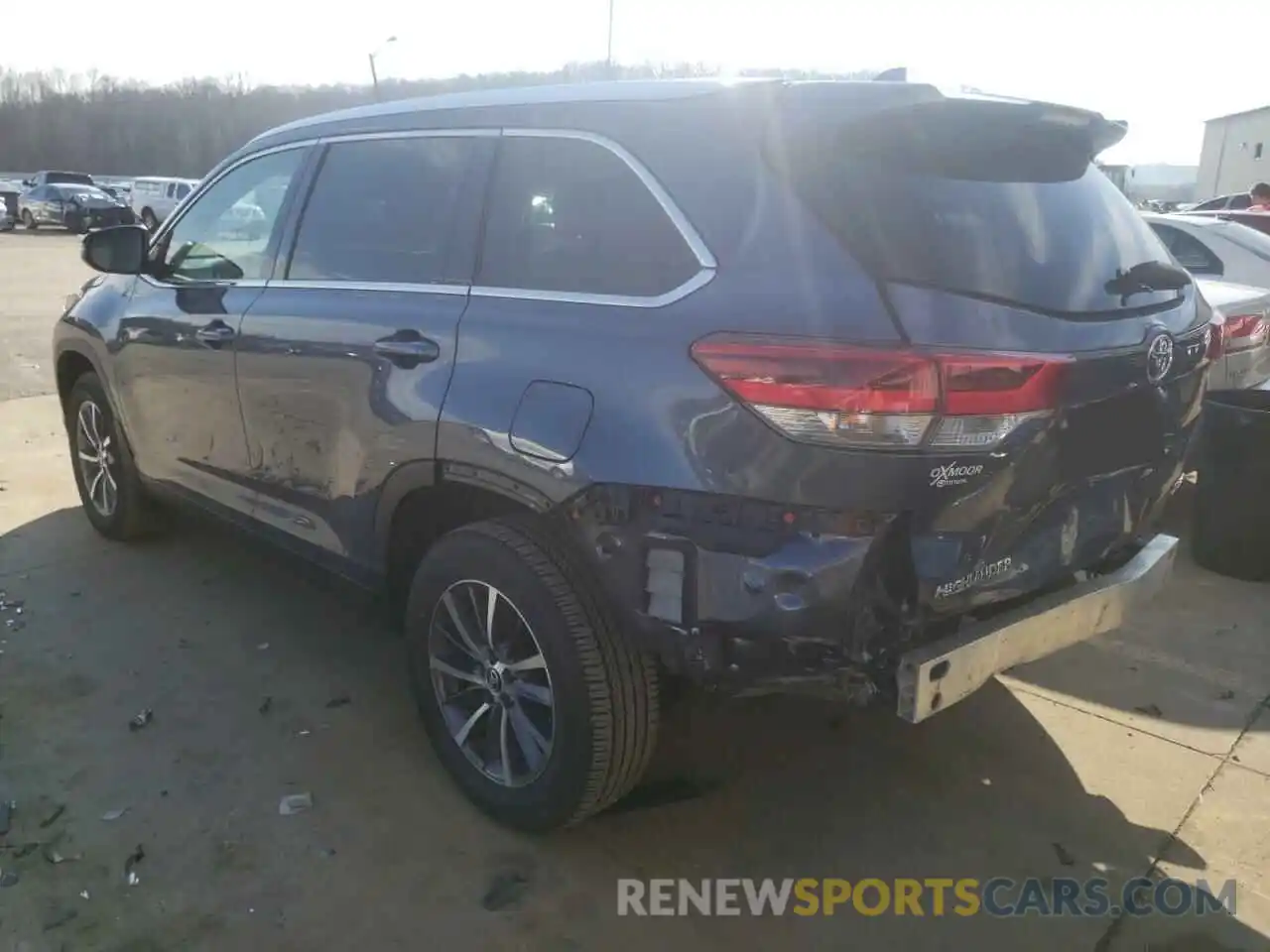 3 Photograph of a damaged car 5TDJZRFHXKS958204 TOYOTA HIGHLANDER 2019