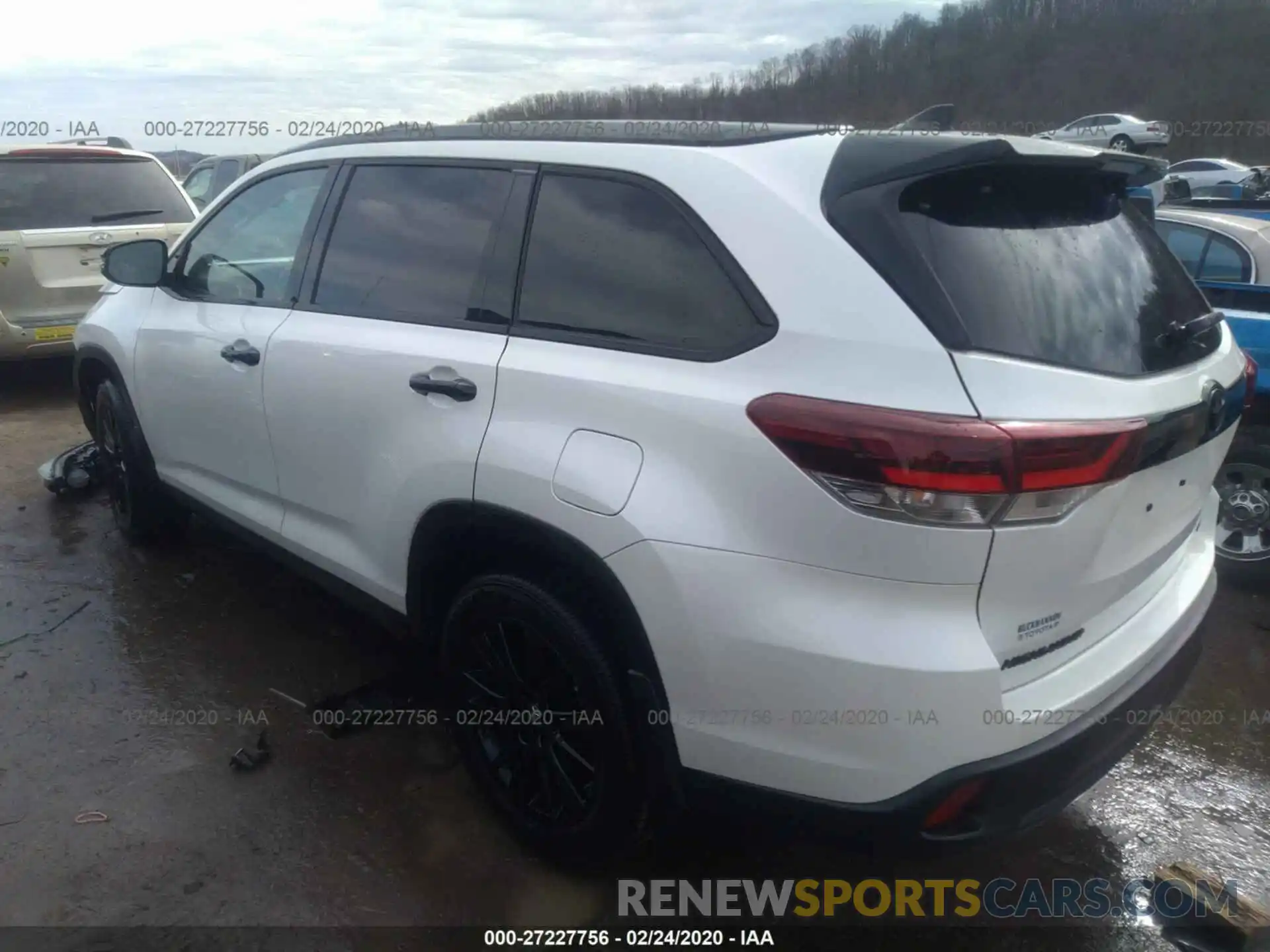 3 Photograph of a damaged car 5TDJZRFHXKS962415 TOYOTA HIGHLANDER 2019