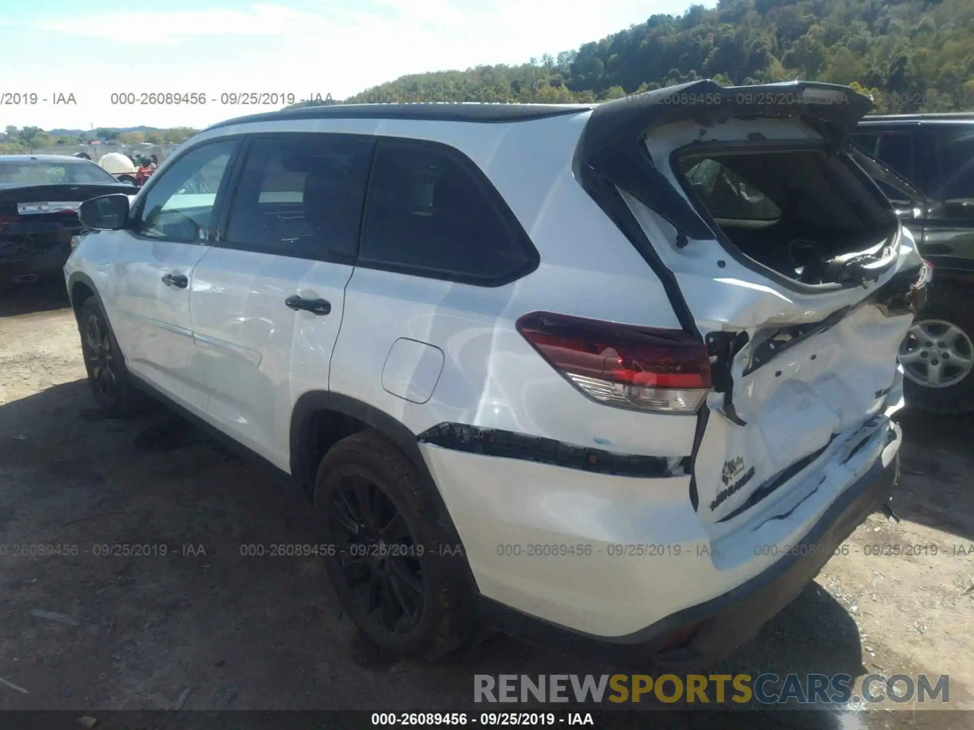 3 Photograph of a damaged car 5TDJZRFHXKS967632 TOYOTA HIGHLANDER 2019