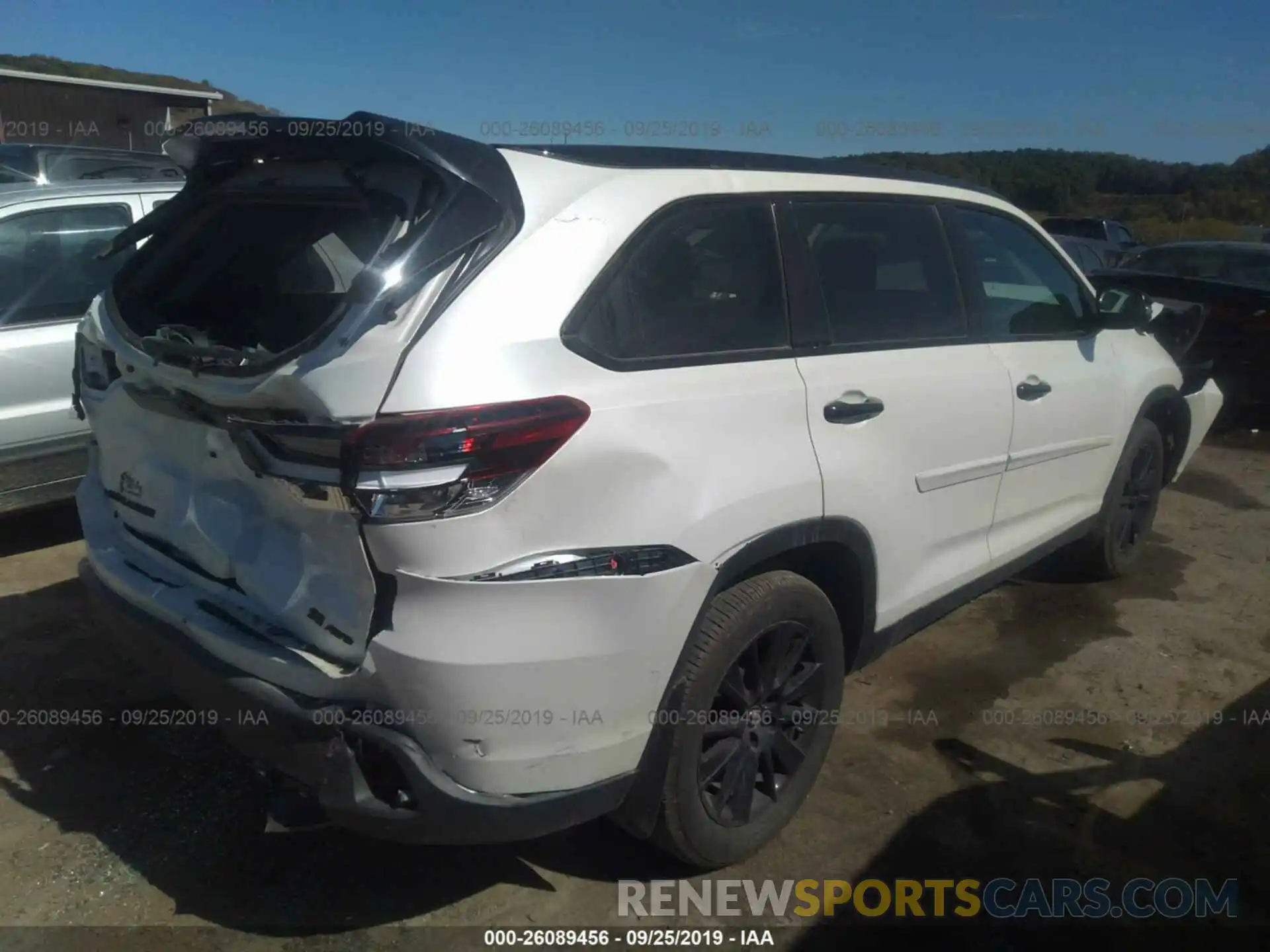 4 Photograph of a damaged car 5TDJZRFHXKS967632 TOYOTA HIGHLANDER 2019