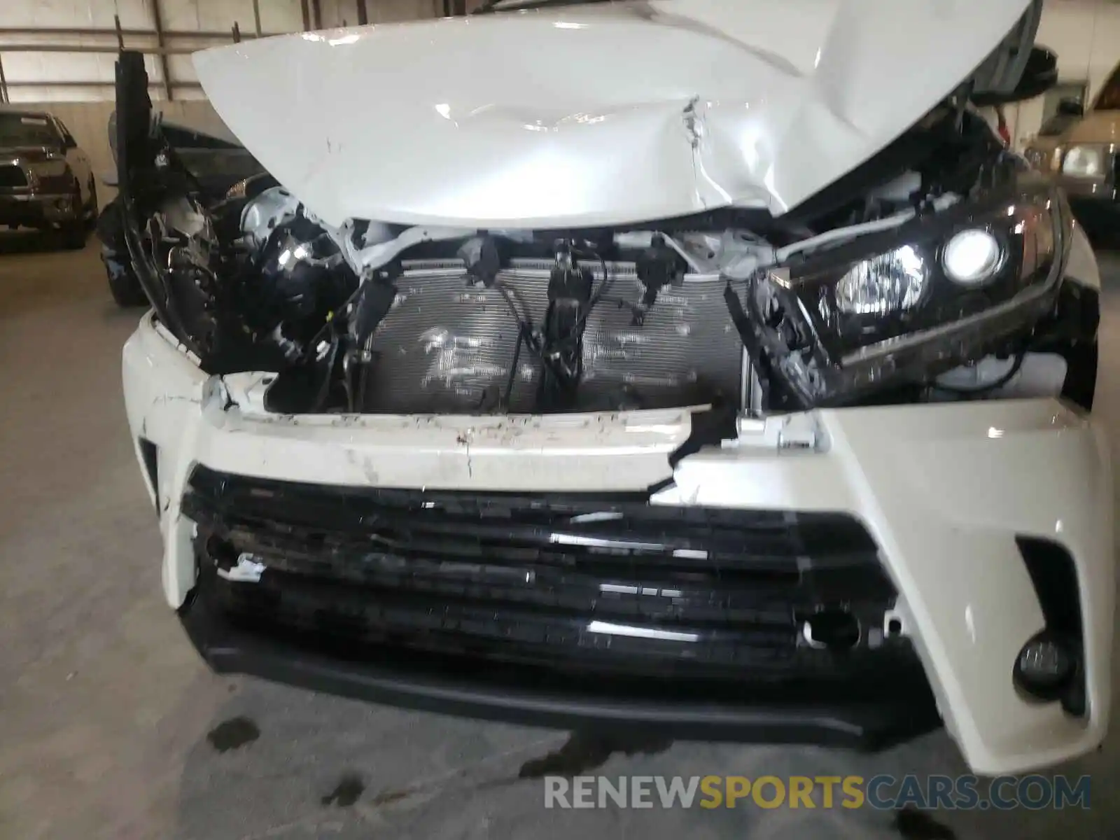 9 Photograph of a damaged car 5TDJZRFHXKS967887 TOYOTA HIGHLANDER 2019