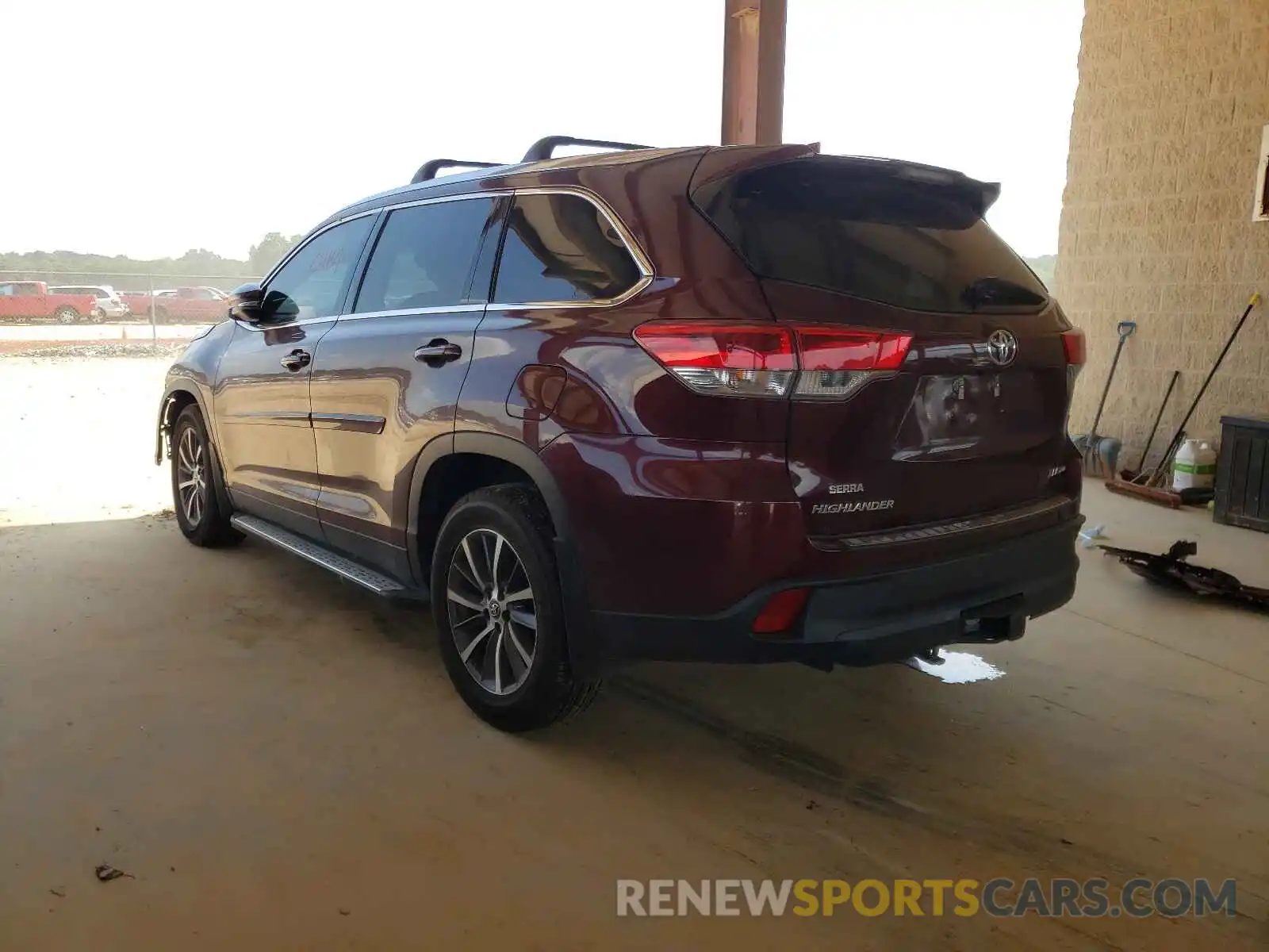 3 Photograph of a damaged car 5TDJZRFHXKS971695 TOYOTA HIGHLANDER 2019