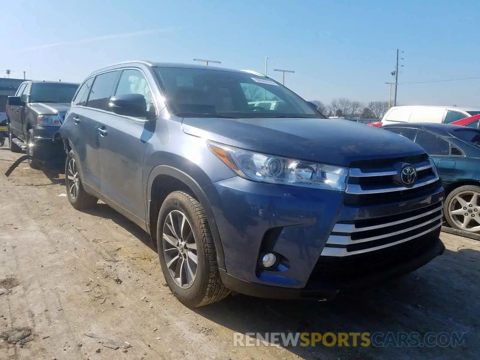 1 Photograph of a damaged car 5TDJZRFHXKS972927 TOYOTA HIGHLANDER 2019