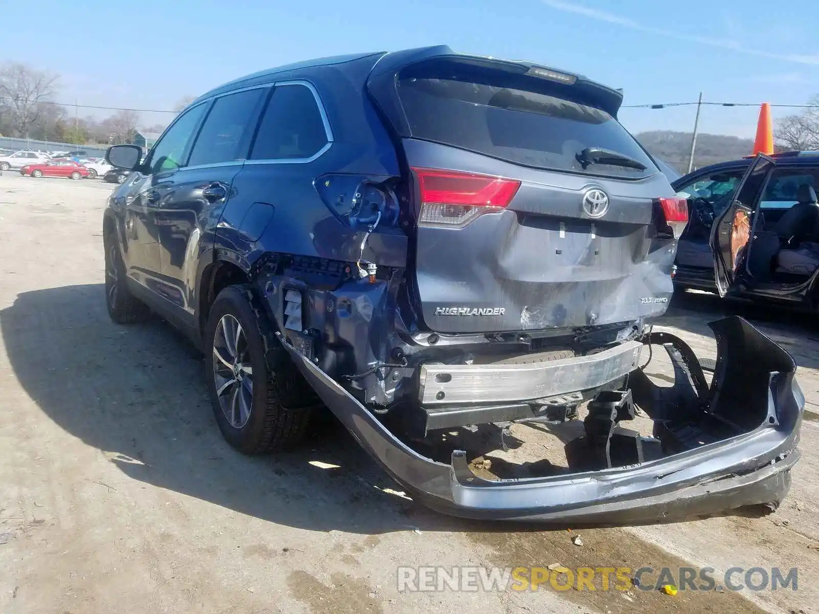 3 Photograph of a damaged car 5TDJZRFHXKS972927 TOYOTA HIGHLANDER 2019