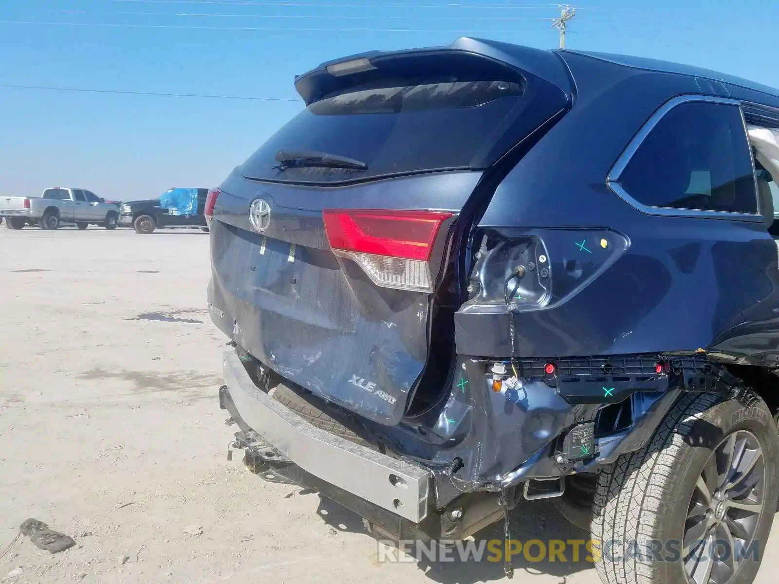 9 Photograph of a damaged car 5TDJZRFHXKS972927 TOYOTA HIGHLANDER 2019