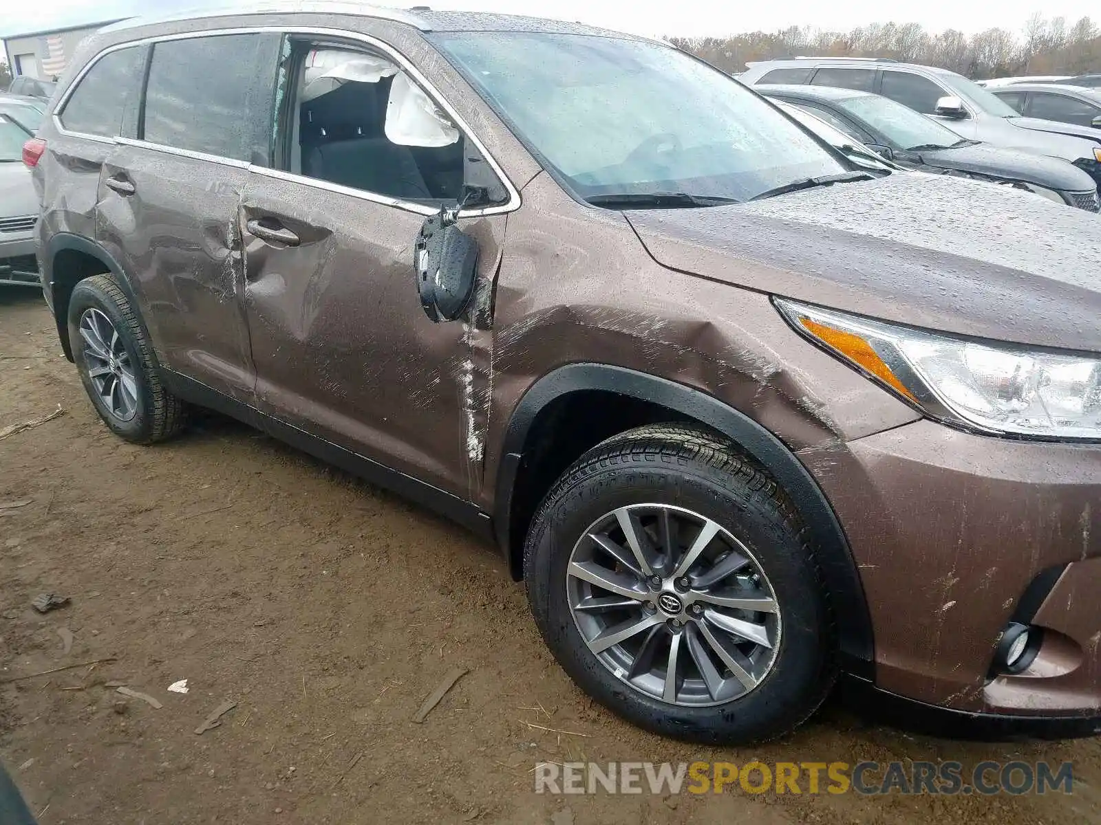 10 Photograph of a damaged car 5TDJZRFHXKS981725 TOYOTA HIGHLANDER 2019