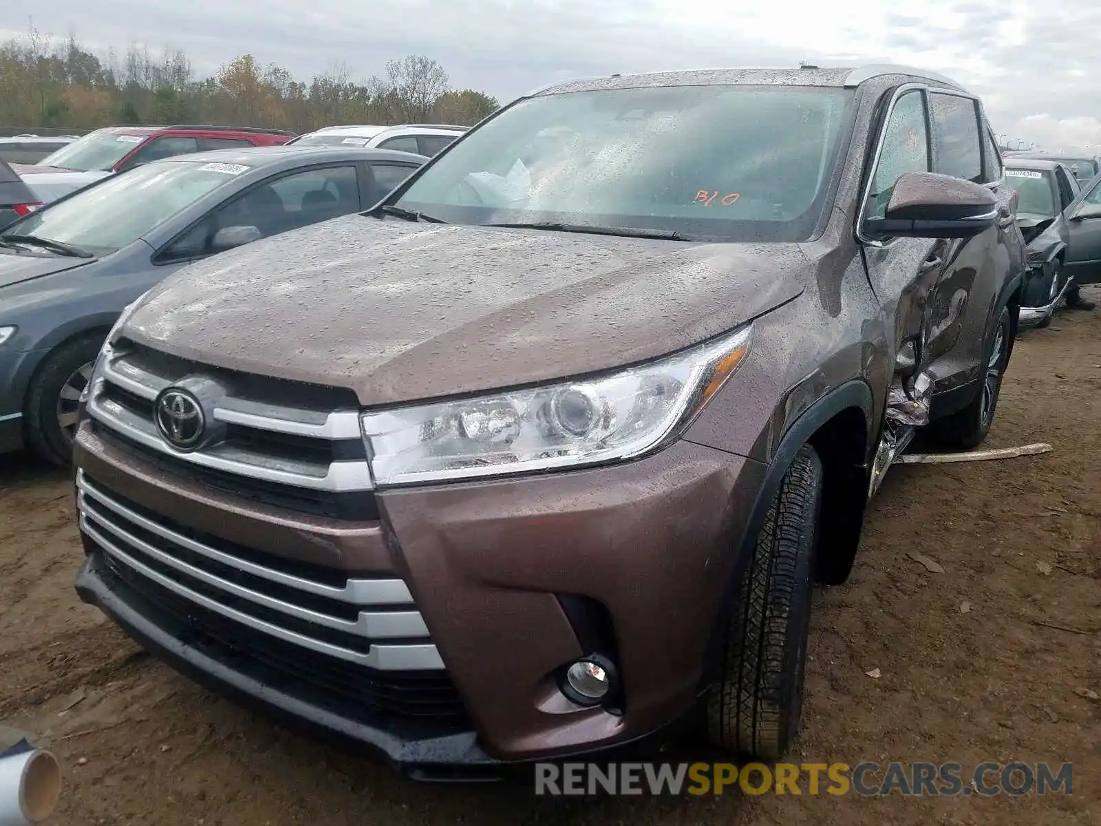 2 Photograph of a damaged car 5TDJZRFHXKS981725 TOYOTA HIGHLANDER 2019