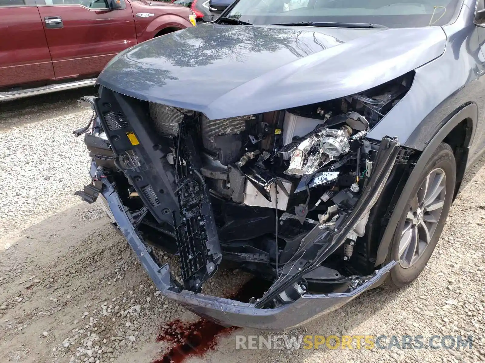 9 Photograph of a damaged car 5TDJZRFHXKS985886 TOYOTA HIGHLANDER 2019