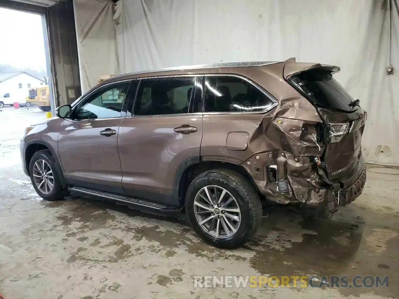 2 Photograph of a damaged car 5TDJZRFHXKS989565 TOYOTA HIGHLANDER 2019