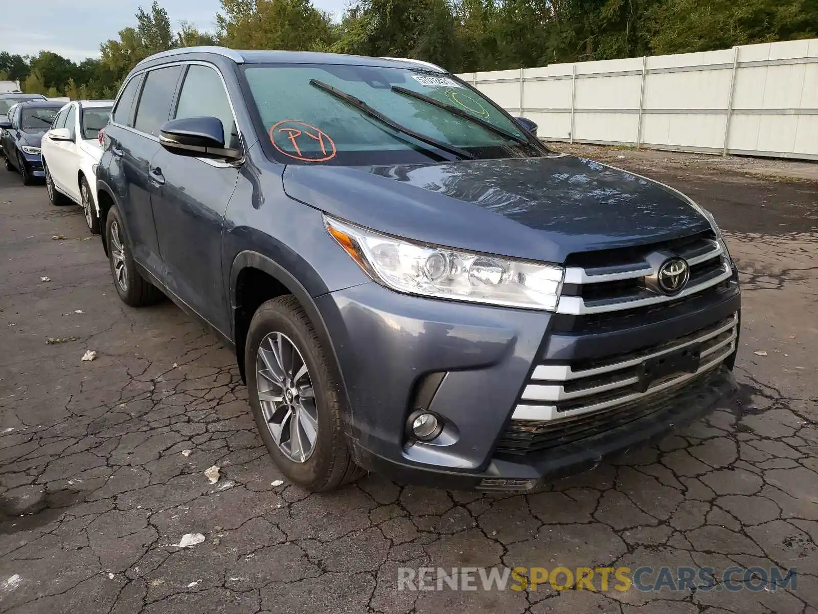 1 Photograph of a damaged car 5TDJZRFHXKS989923 TOYOTA HIGHLANDER 2019