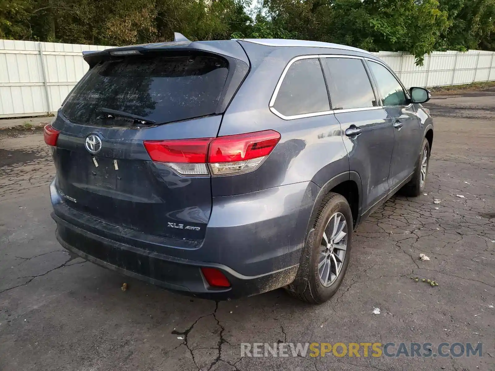 4 Фотография поврежденного автомобиля 5TDJZRFHXKS989923 TOYOTA HIGHLANDER 2019