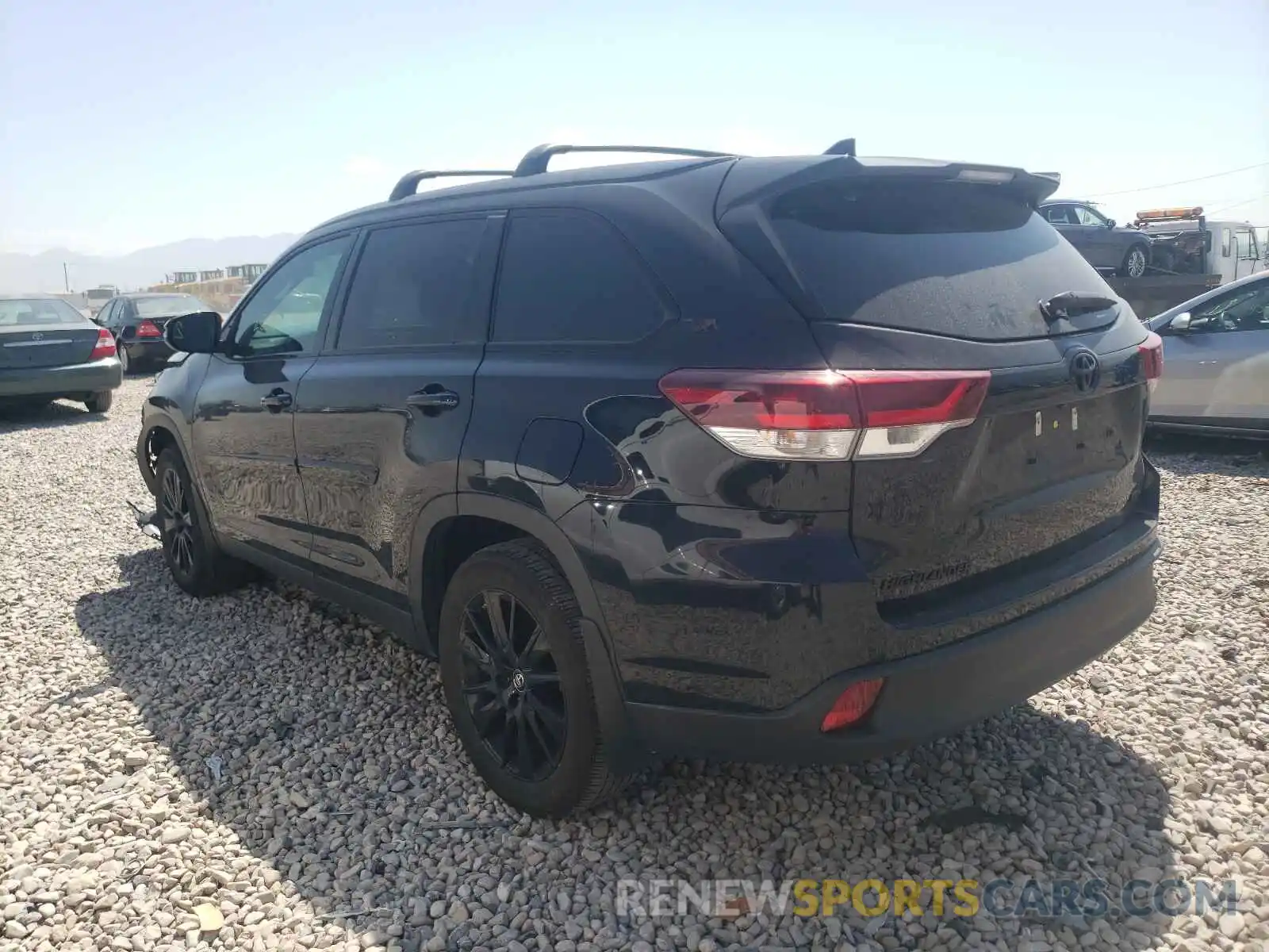 3 Photograph of a damaged car 5TDJZRFHXKS992742 TOYOTA HIGHLANDER 2019