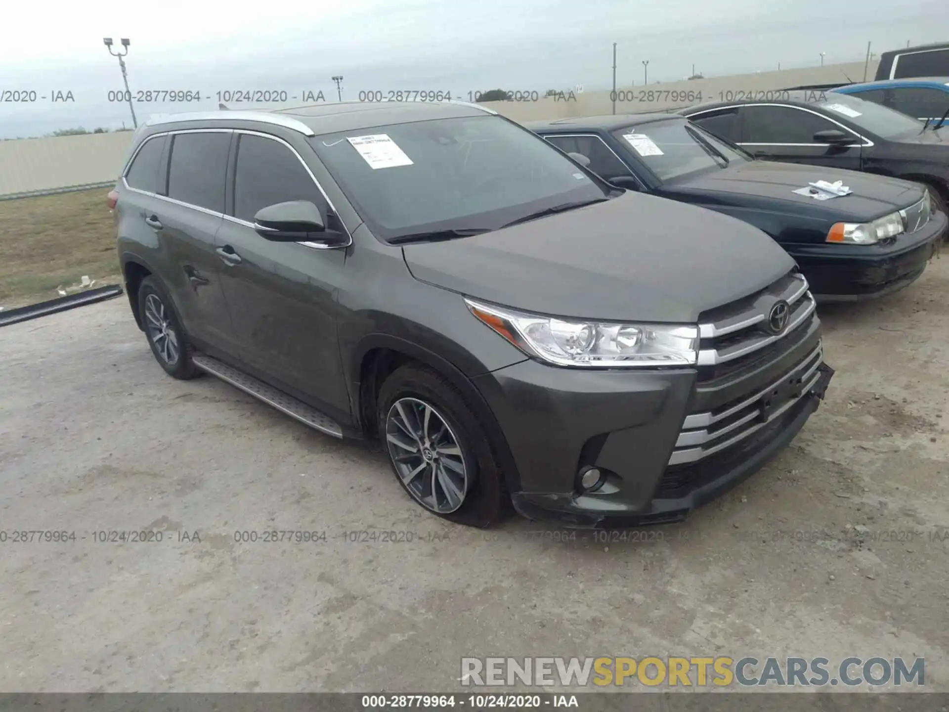 1 Photograph of a damaged car 5TDKZRFH0KS293110 TOYOTA HIGHLANDER 2019